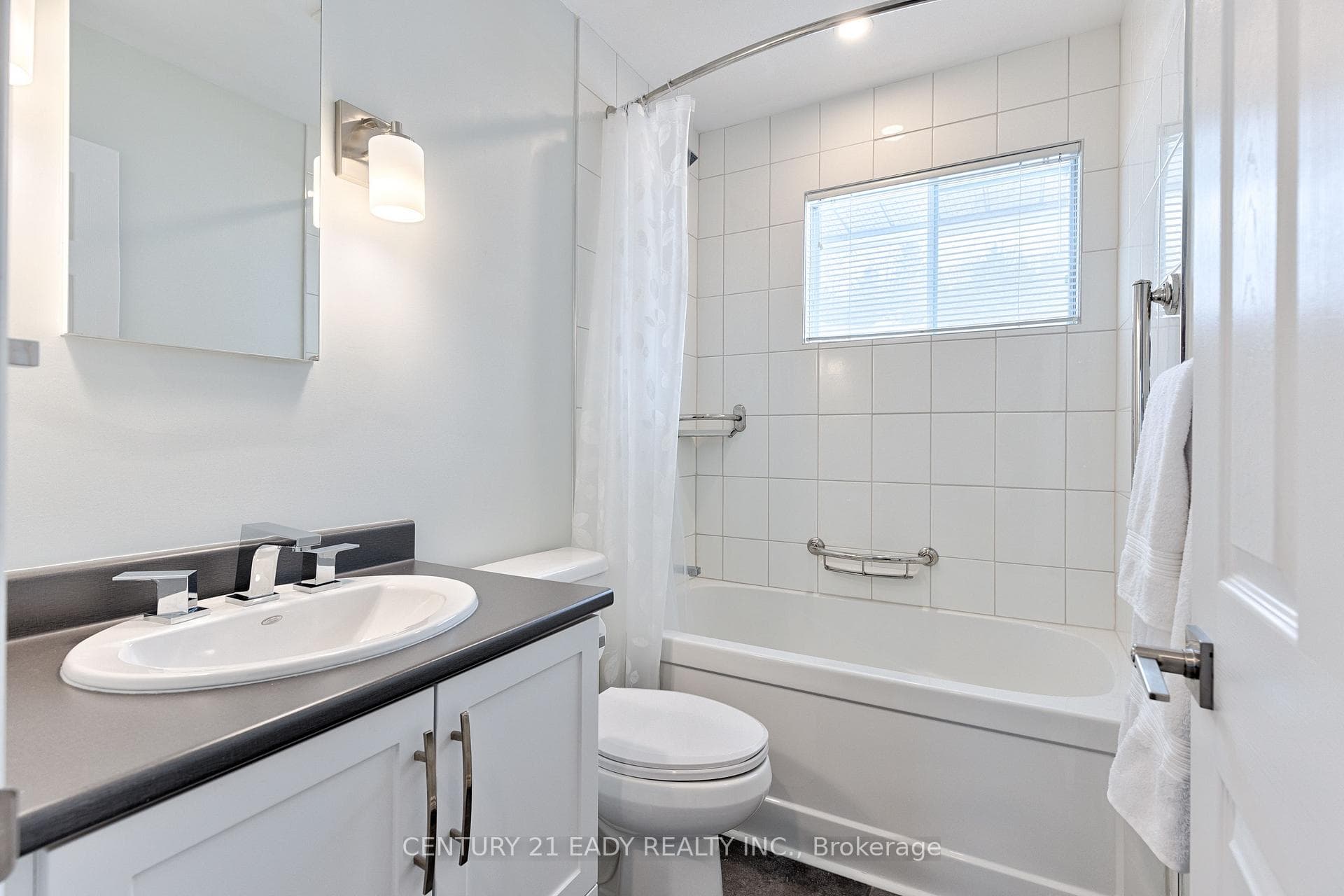 250 Bonnechere Street photo 21