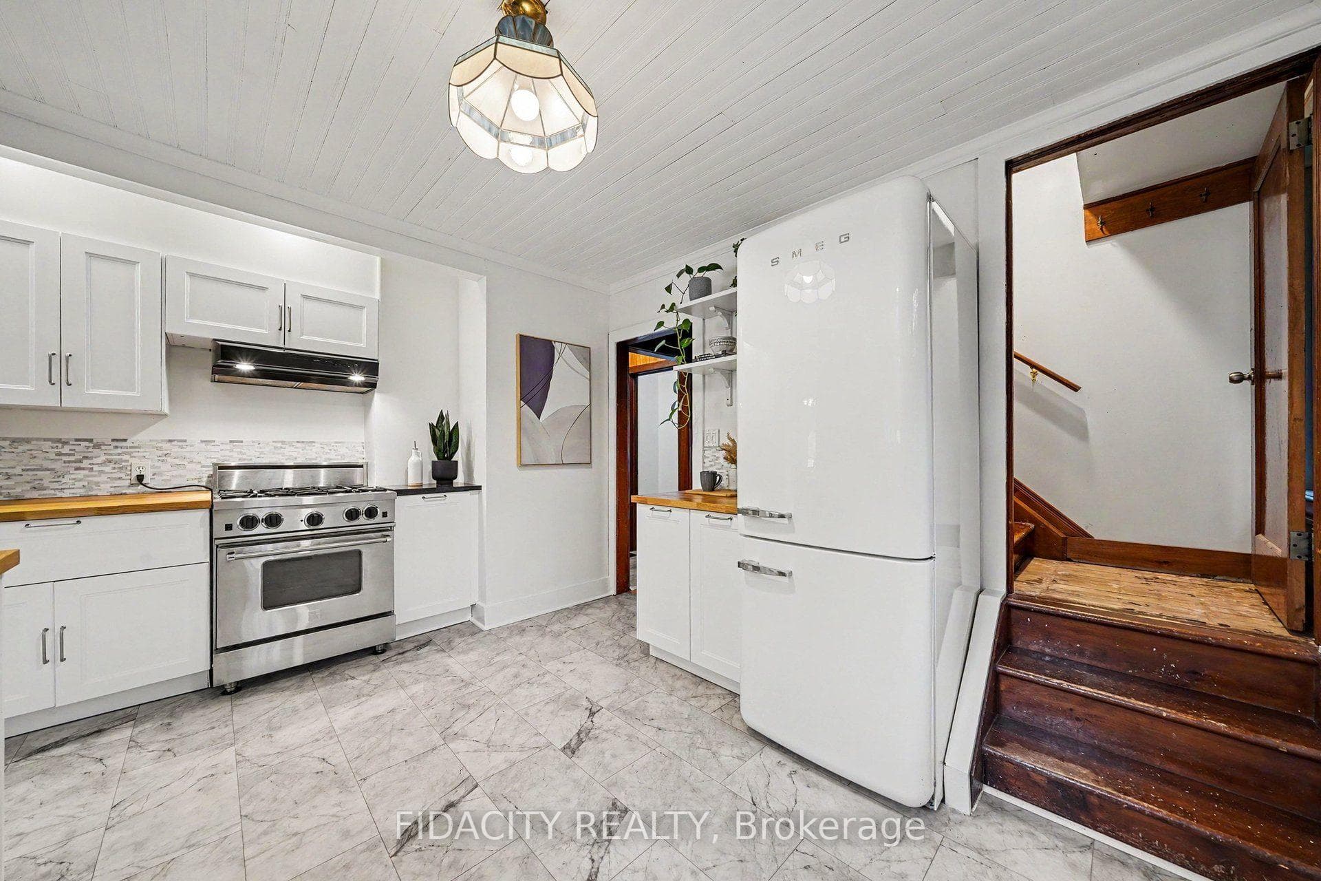 6811 Flewellyn Road photo 8