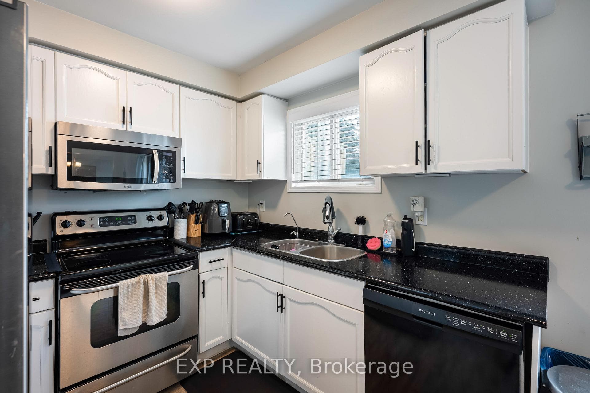 581 College Avenue photo 17