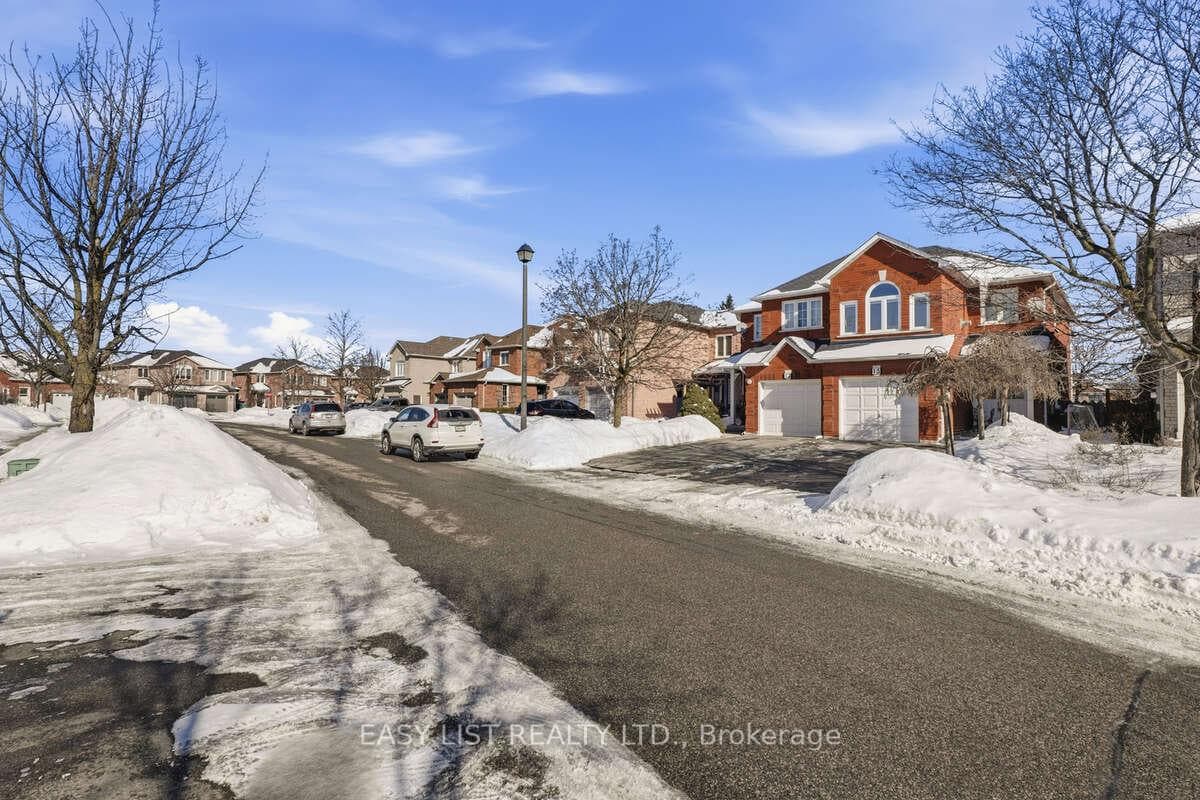 15 Coolspring Crescent photo 1