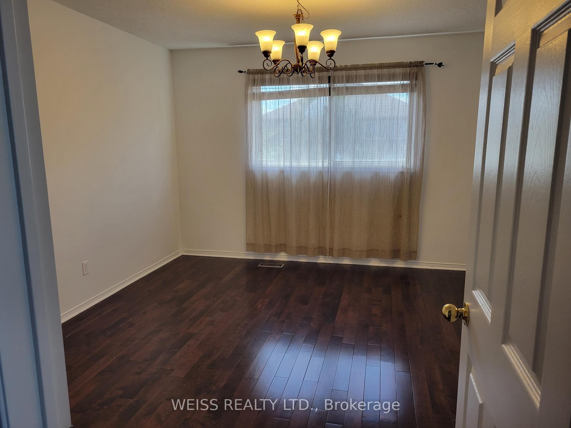 1068 Foxglove Place photo 7