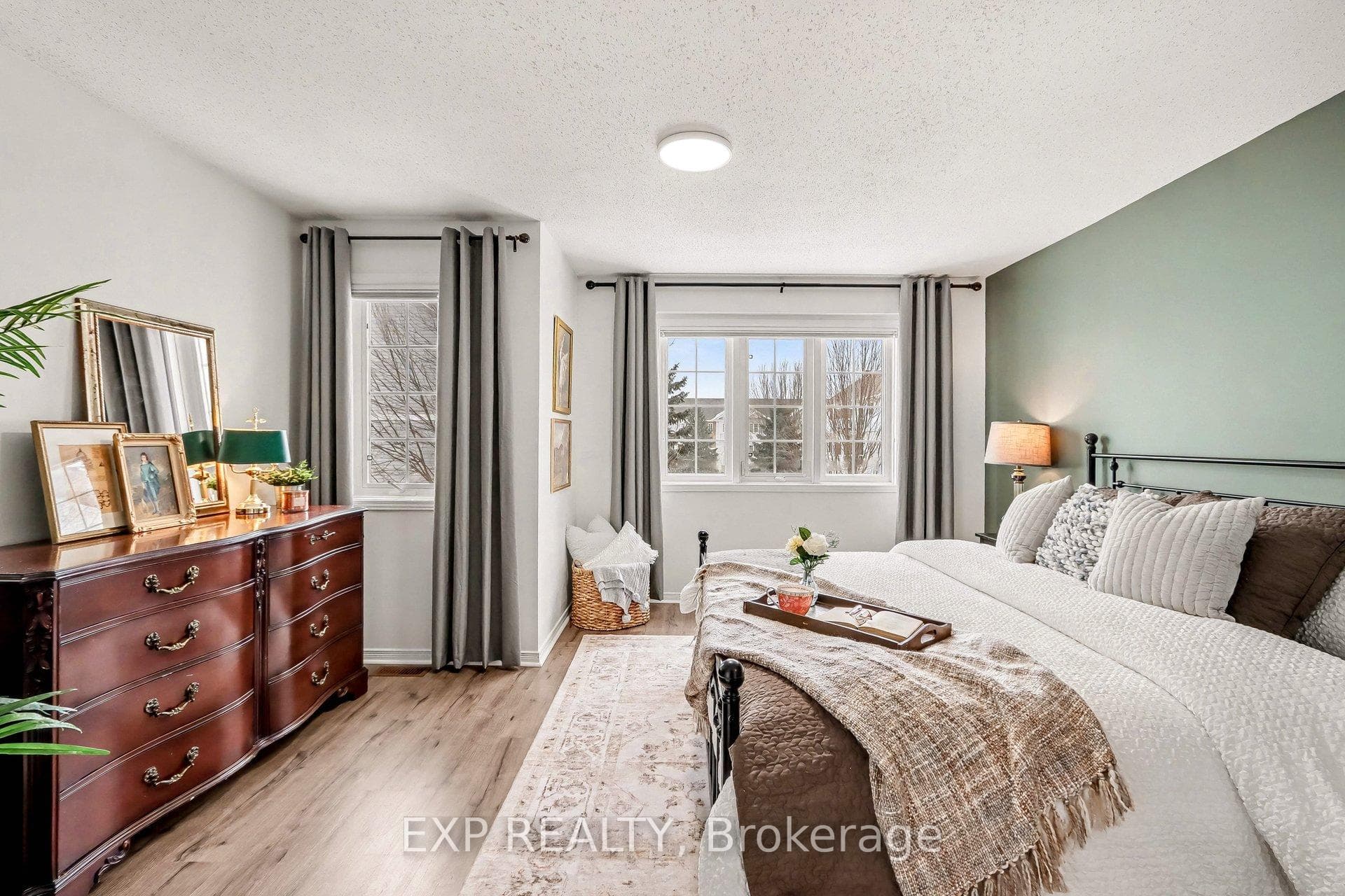 211 Gershwin Private photo 17