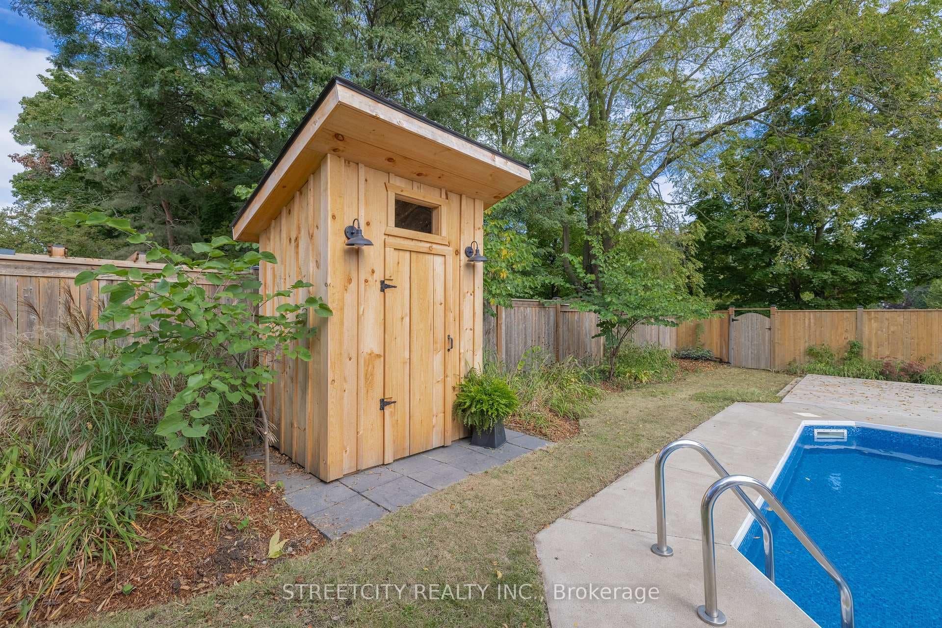759 Grenfell Drive photo 24