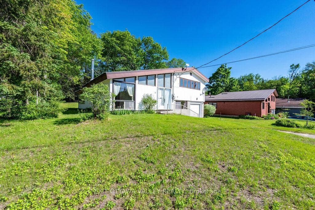 3 Newton Crescent photo 37