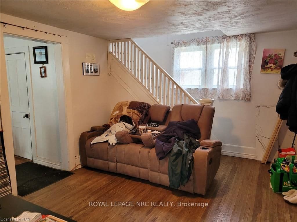 11 ALBINA Street photo 7