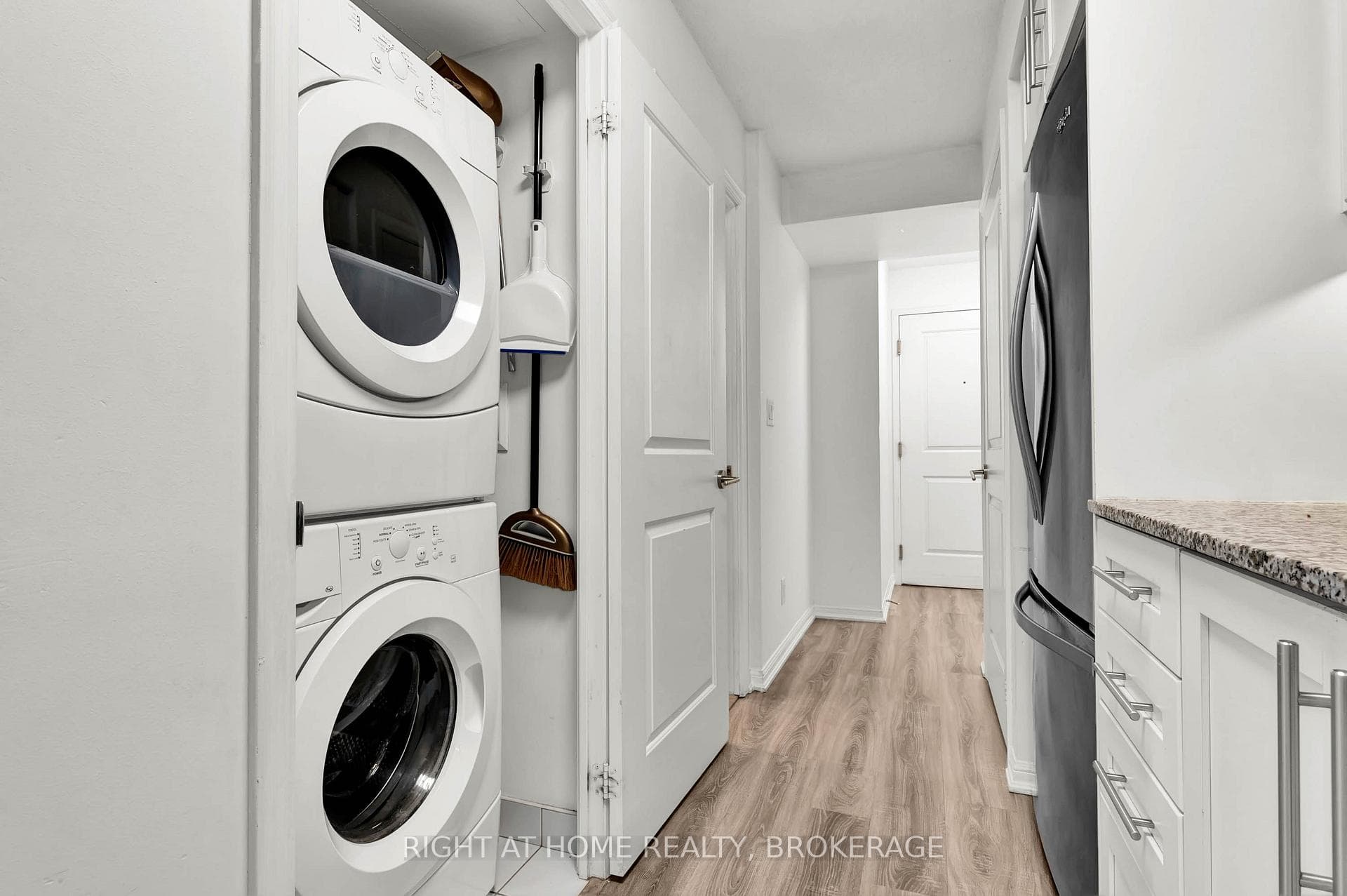 35 Bastion Street Unit 1617 photo 22