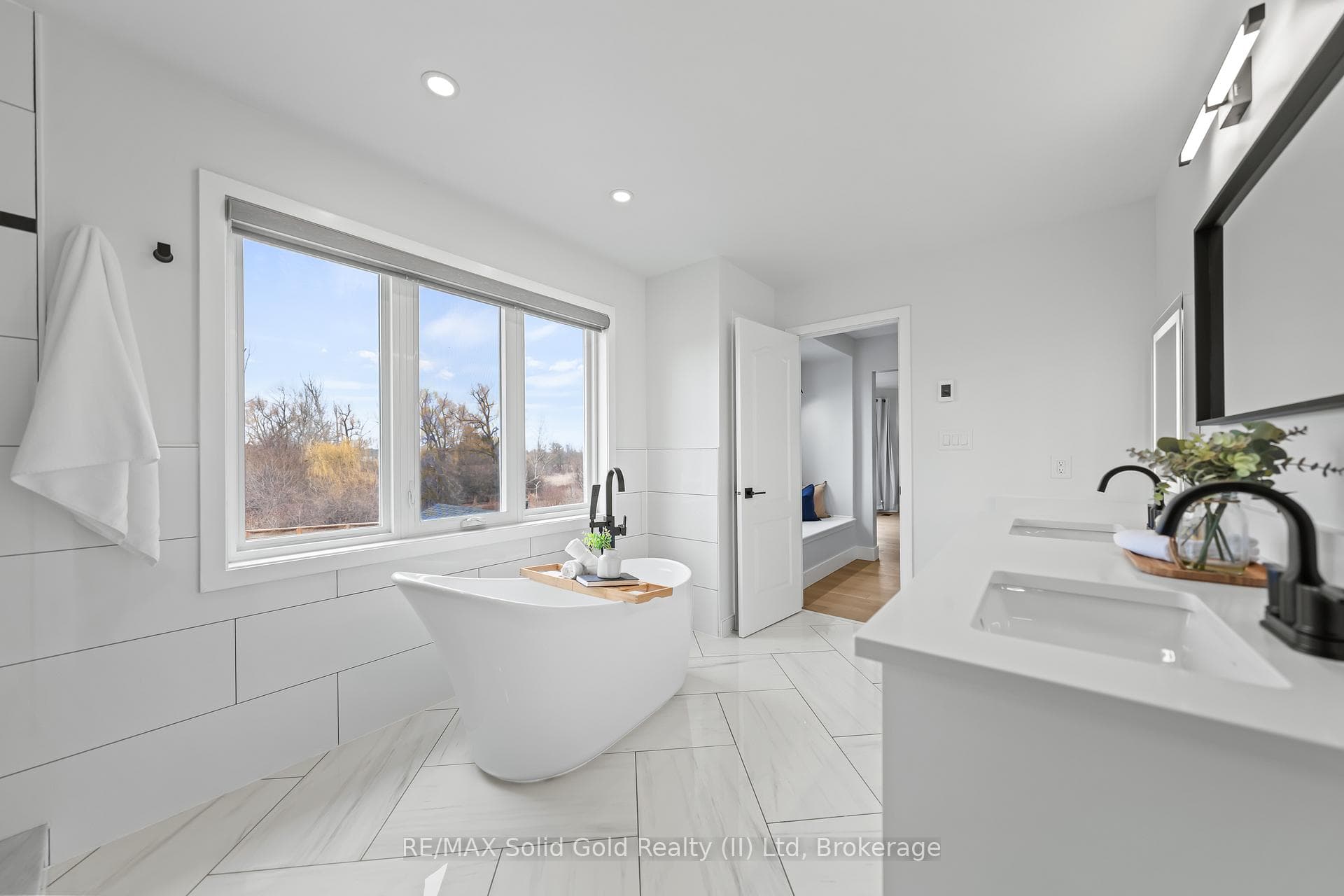 75 Porter Crescent photo 28