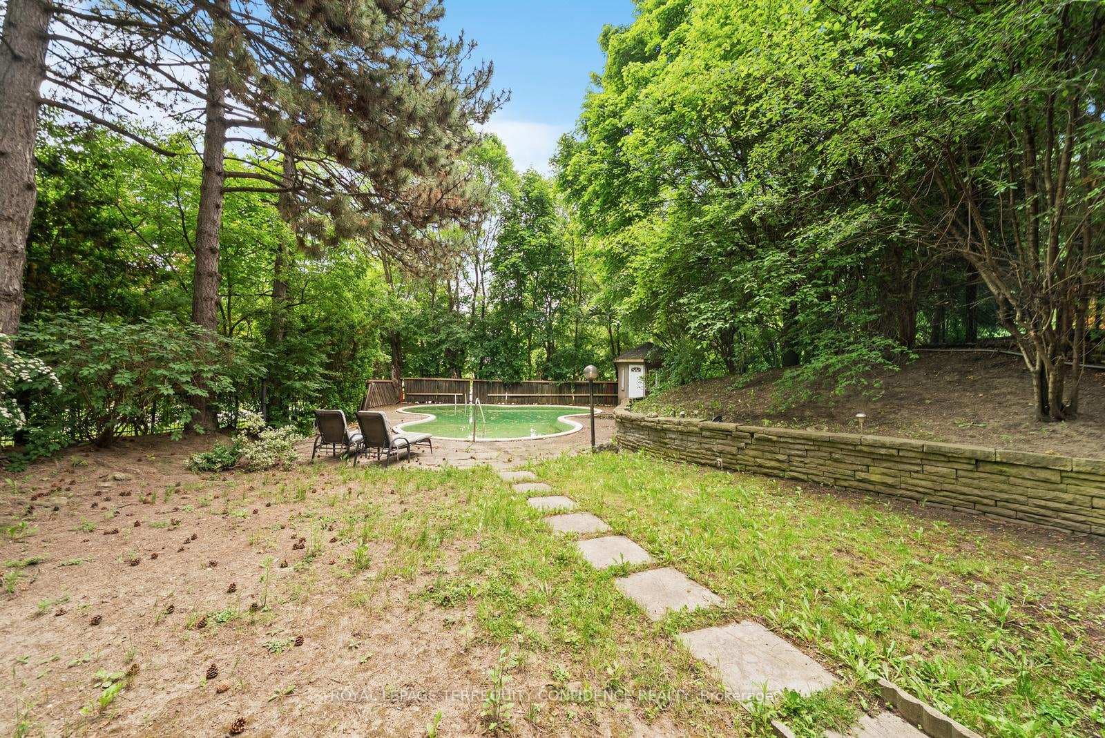 1 Toba Drive photo 45