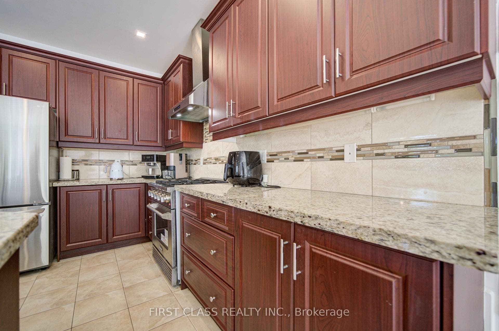 718 Peter Hall Drive photo 18