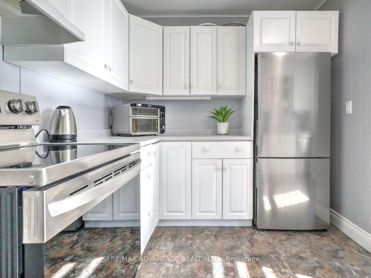 1856 PARK Avenue photo 14