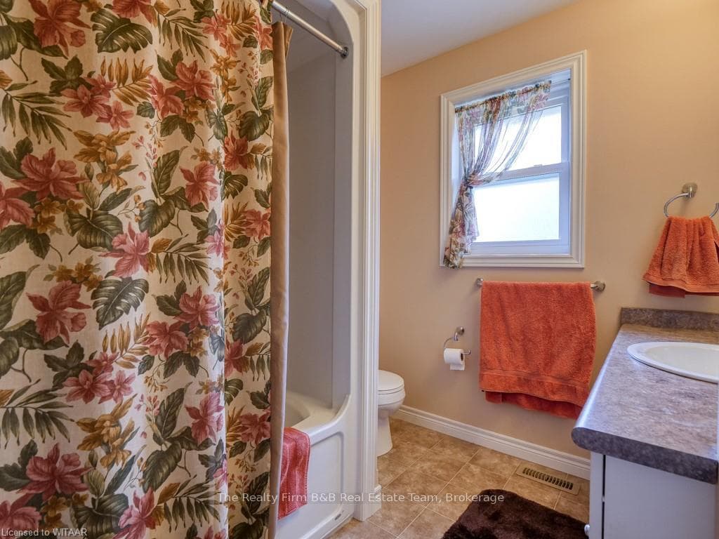 192 KINGFISHER Avenue photo 34