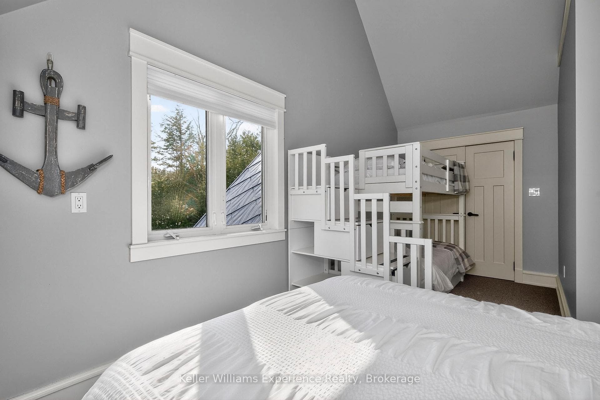 1749 Champlain Road photo 12