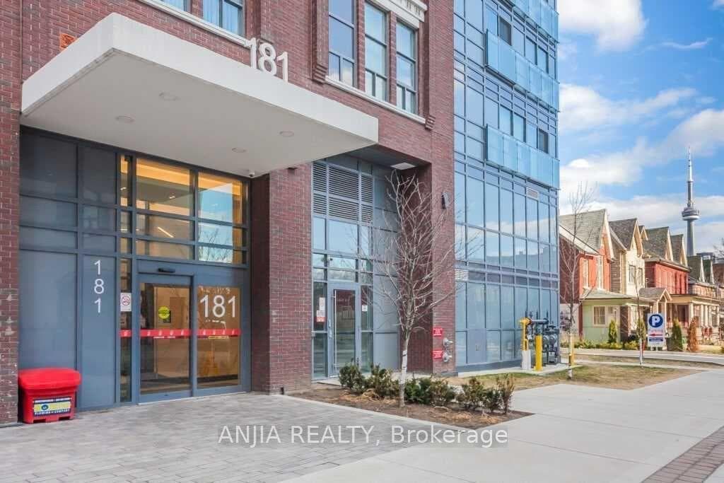 181 Huron Street Unit 804 photo 2