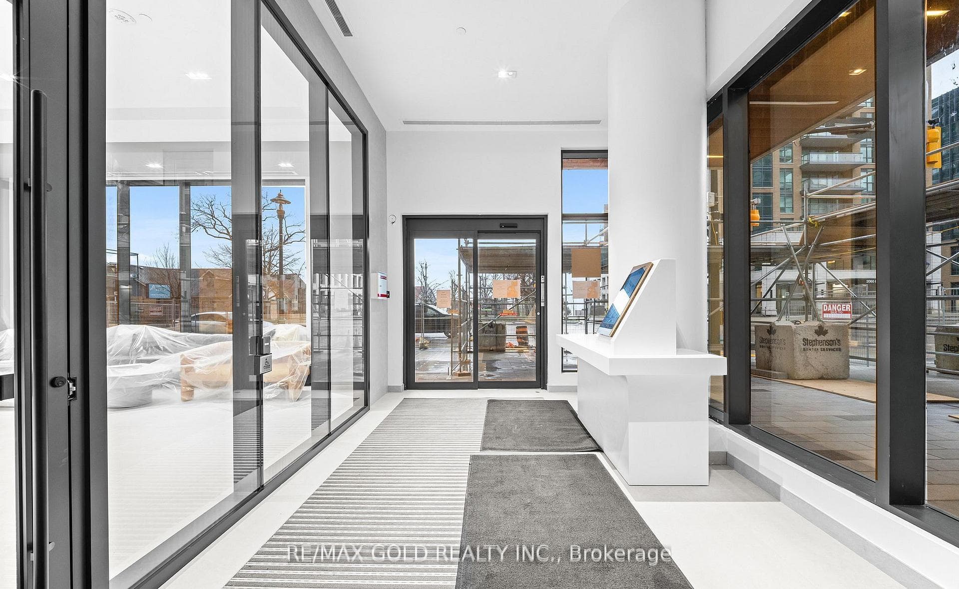 2075 Lakeshore Road Unit 214 photo 11