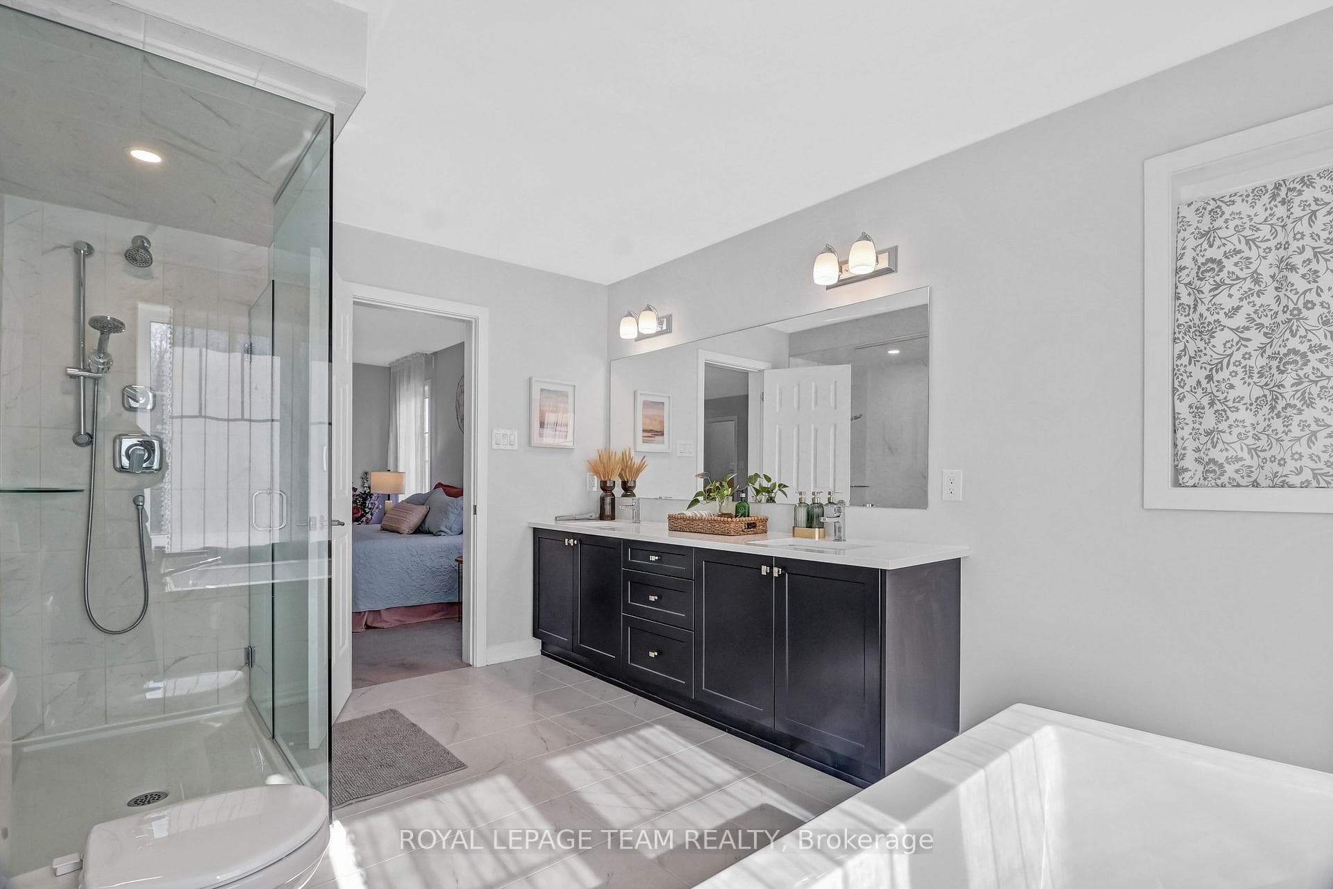 647 Cygnus Street photo 19