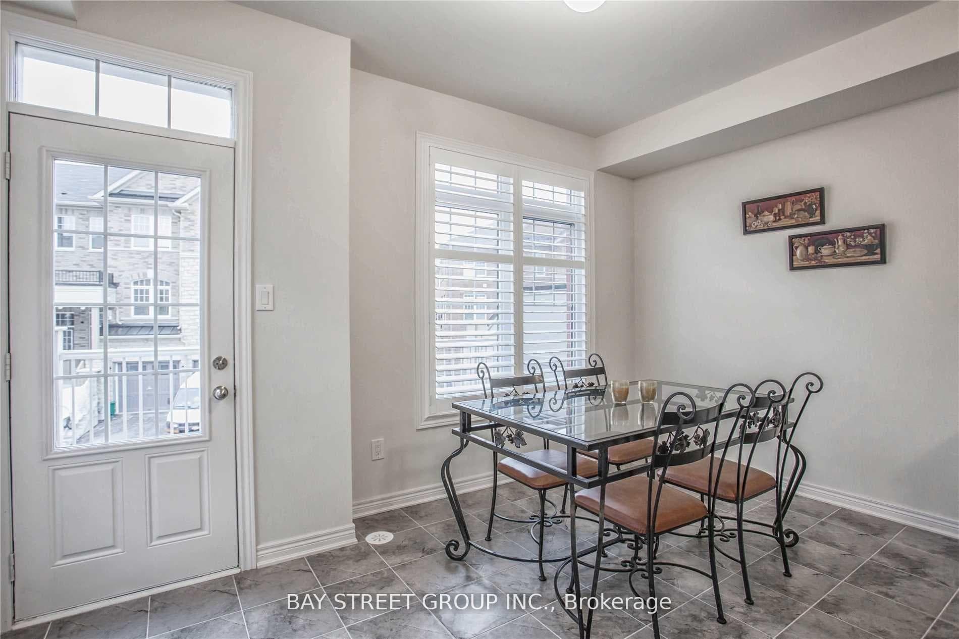 133 Dundas Way photo 10
