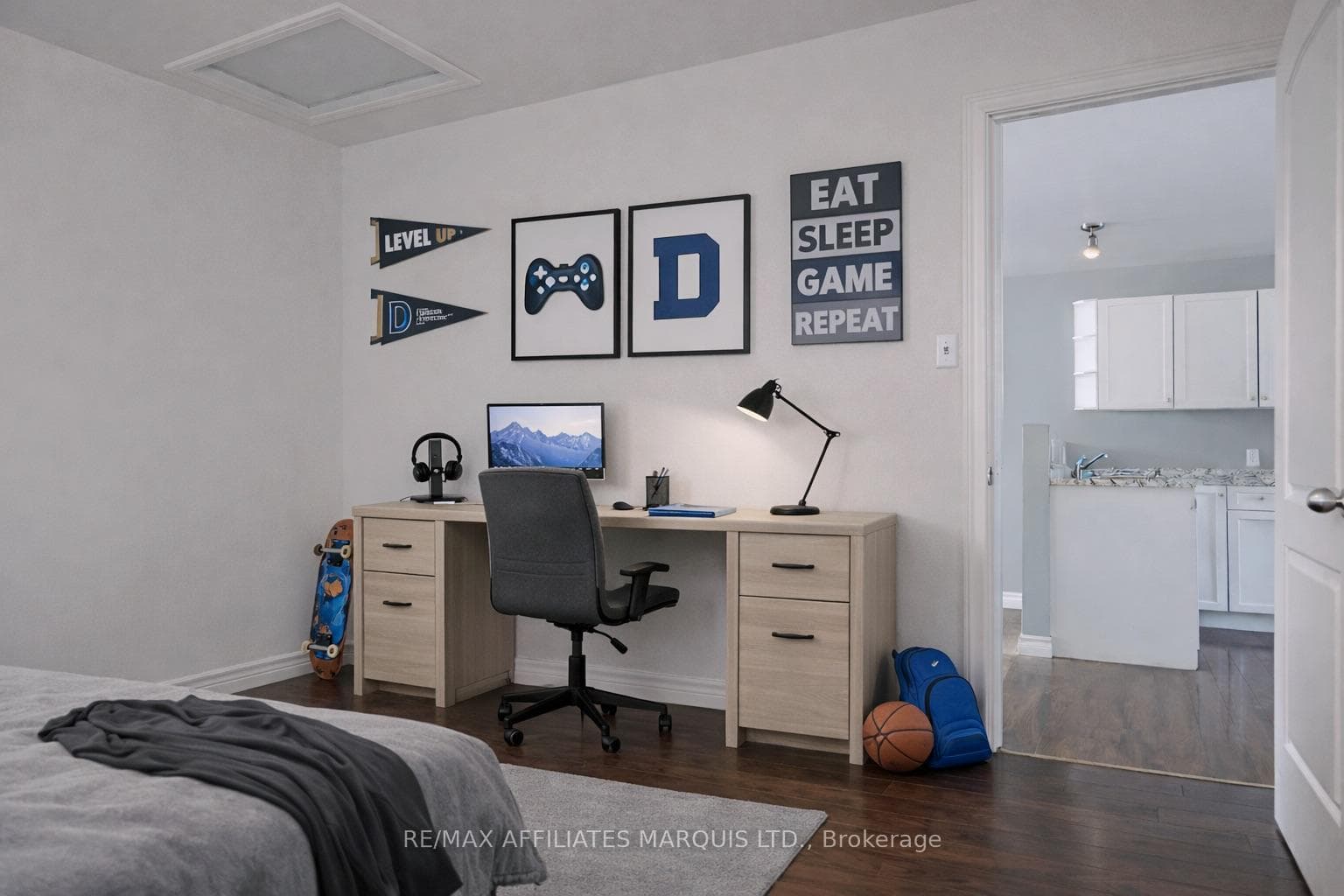 This picture uses virtual staging.