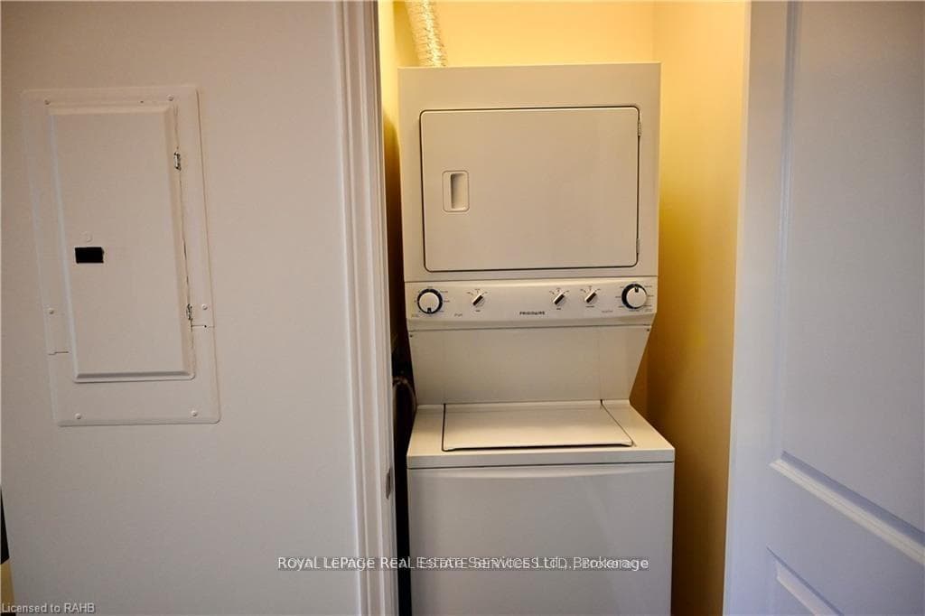 2326 Taunton Road Unit 302 photo 11
