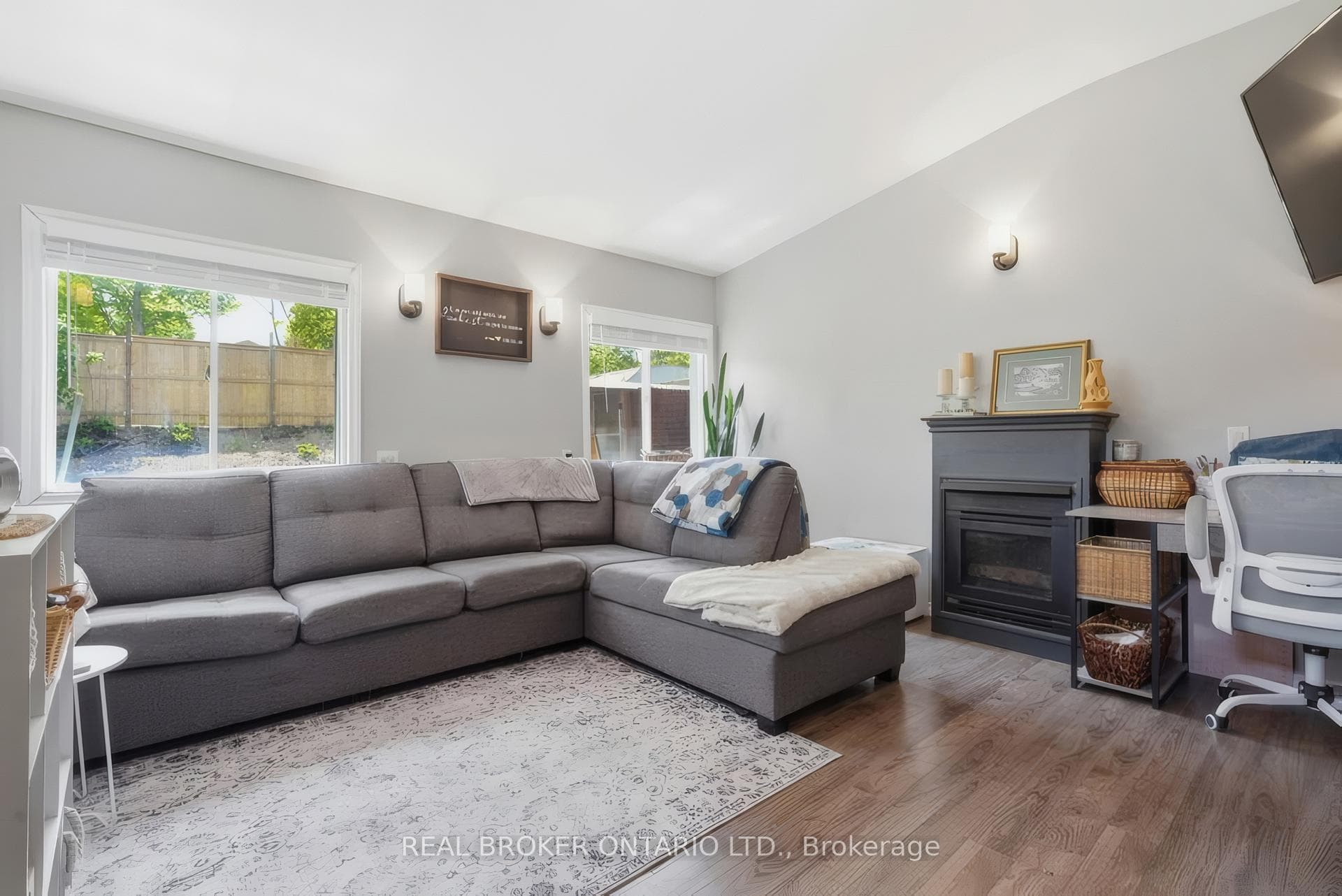 222 Park Row photo 4
