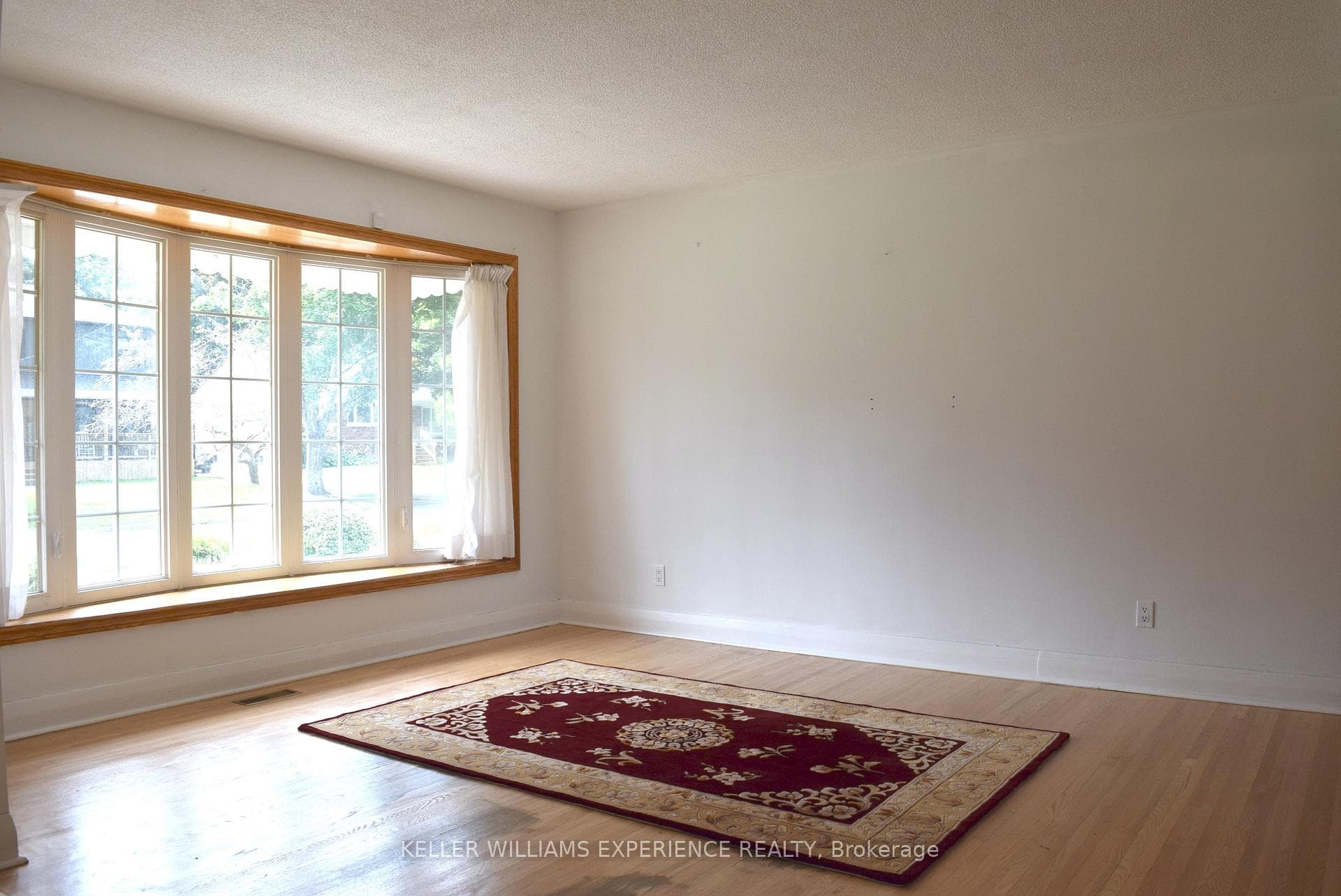 86 Strabane Avenue photo 5