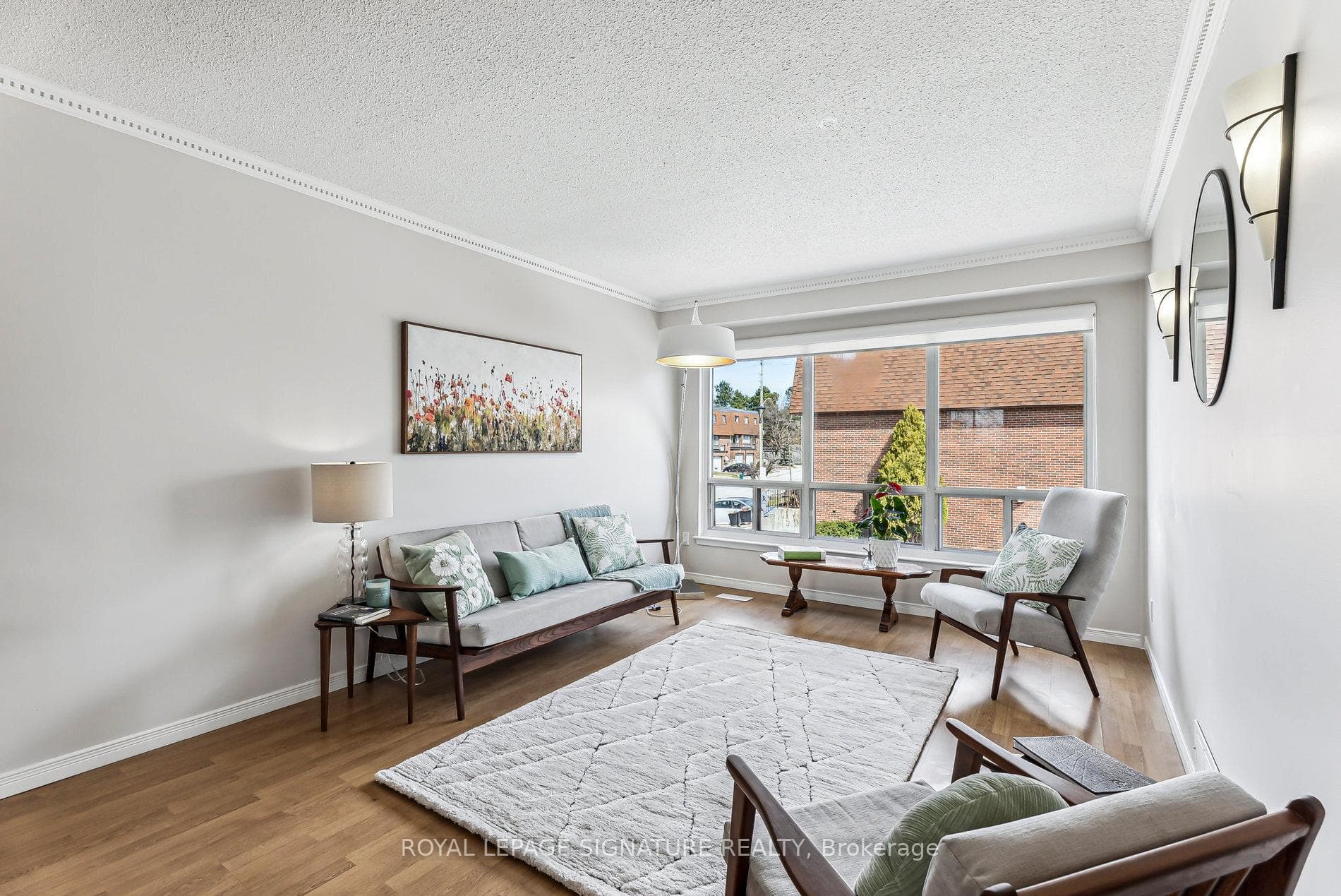 Huge window, pleasant view