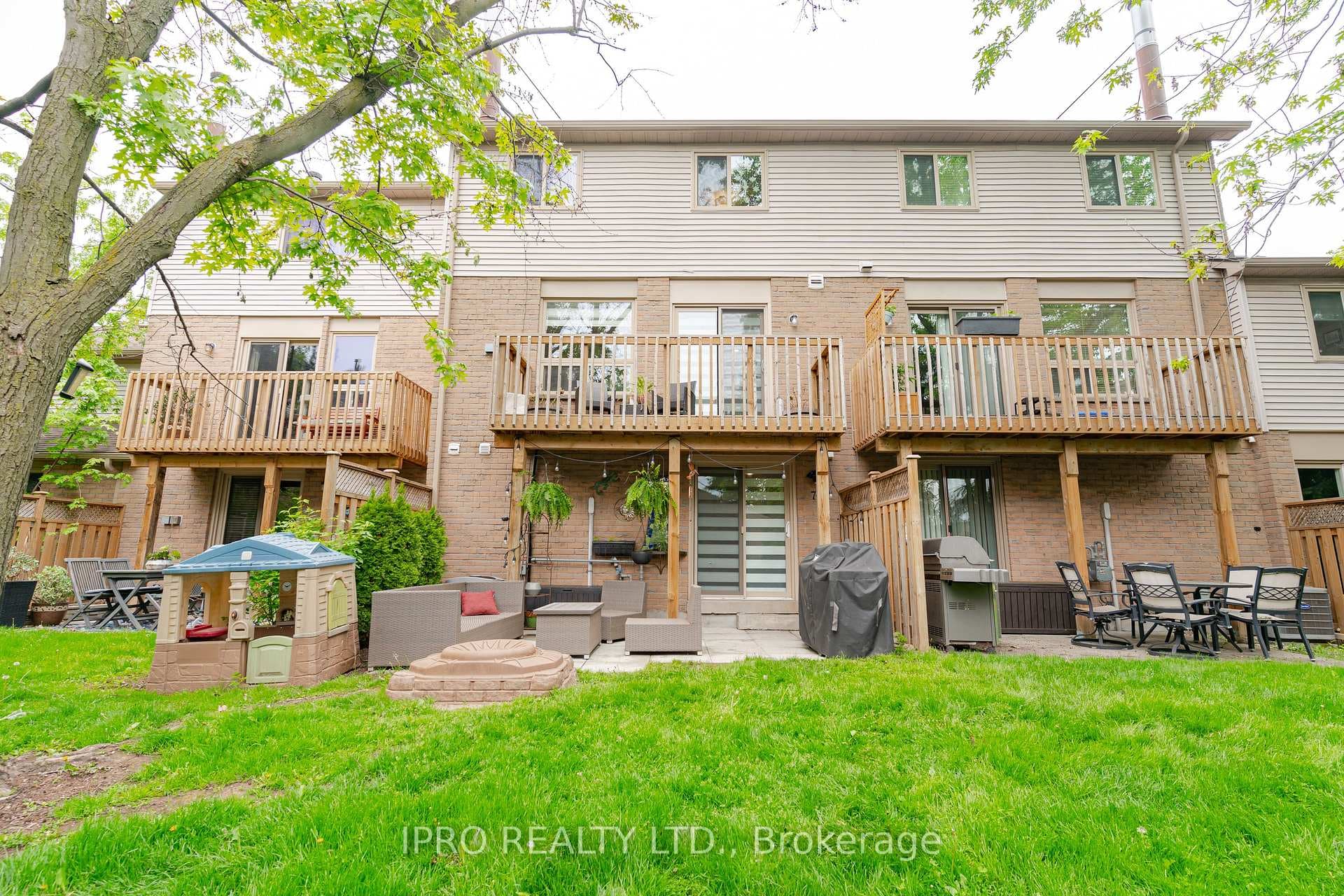 2272 Mowat Avenue Unit 74 photo 36