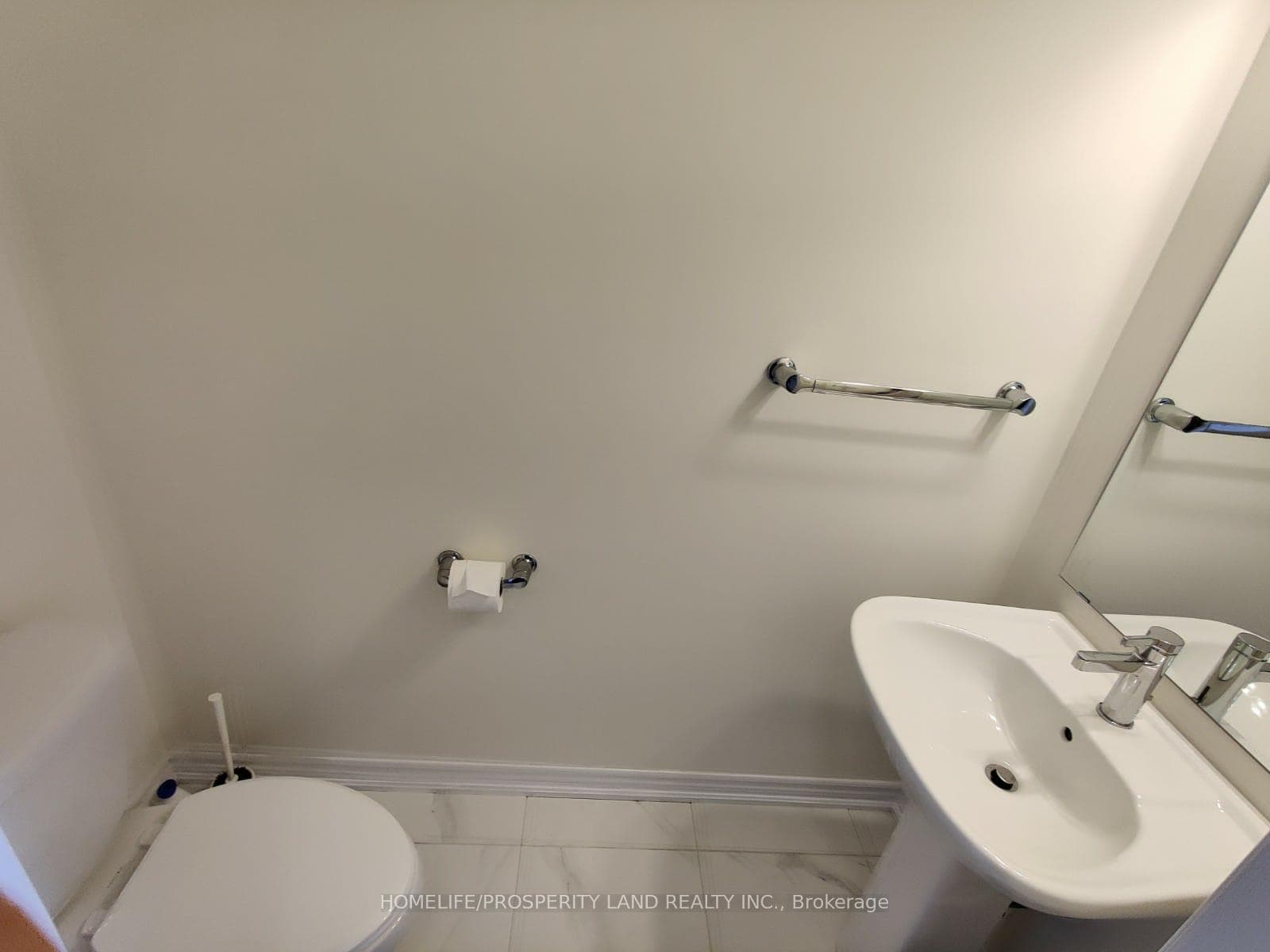 6717 Thickson Road photo 13