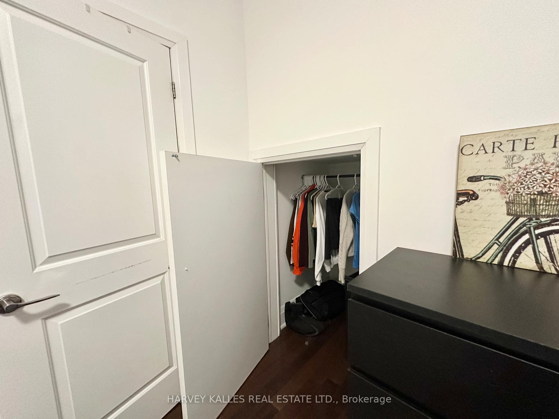 543 Palmerston Boulevard Unit 2 photo 9