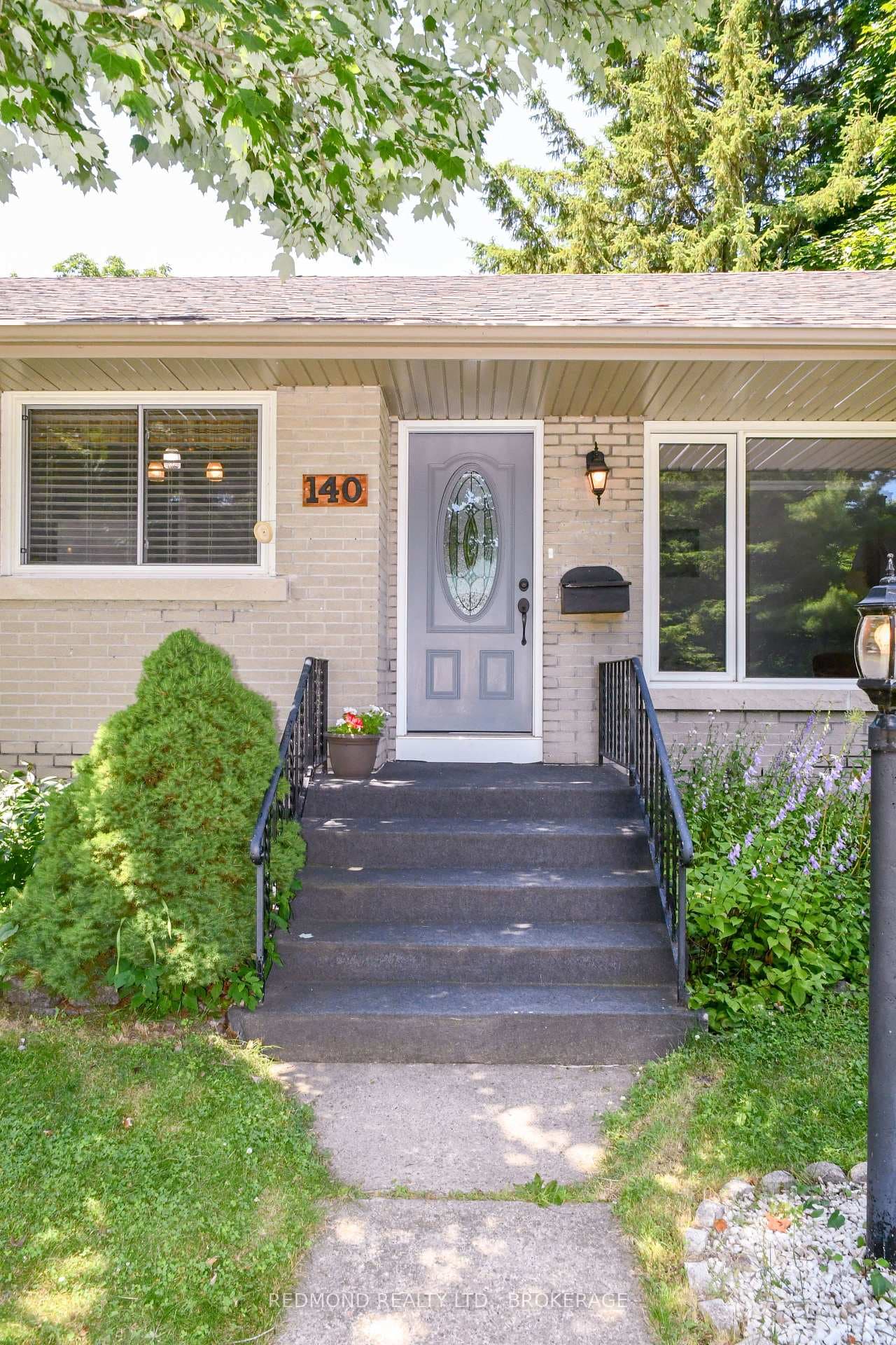 140 BROCK Street photo 4