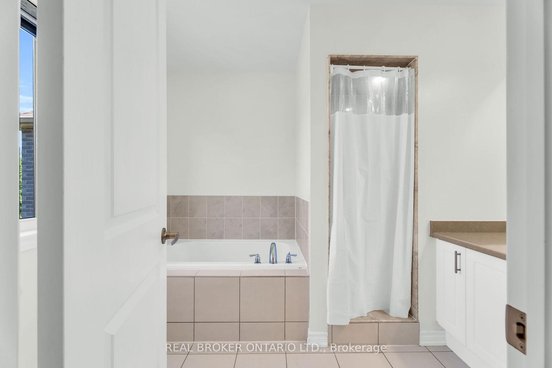 125 Werry Avenue photo 26