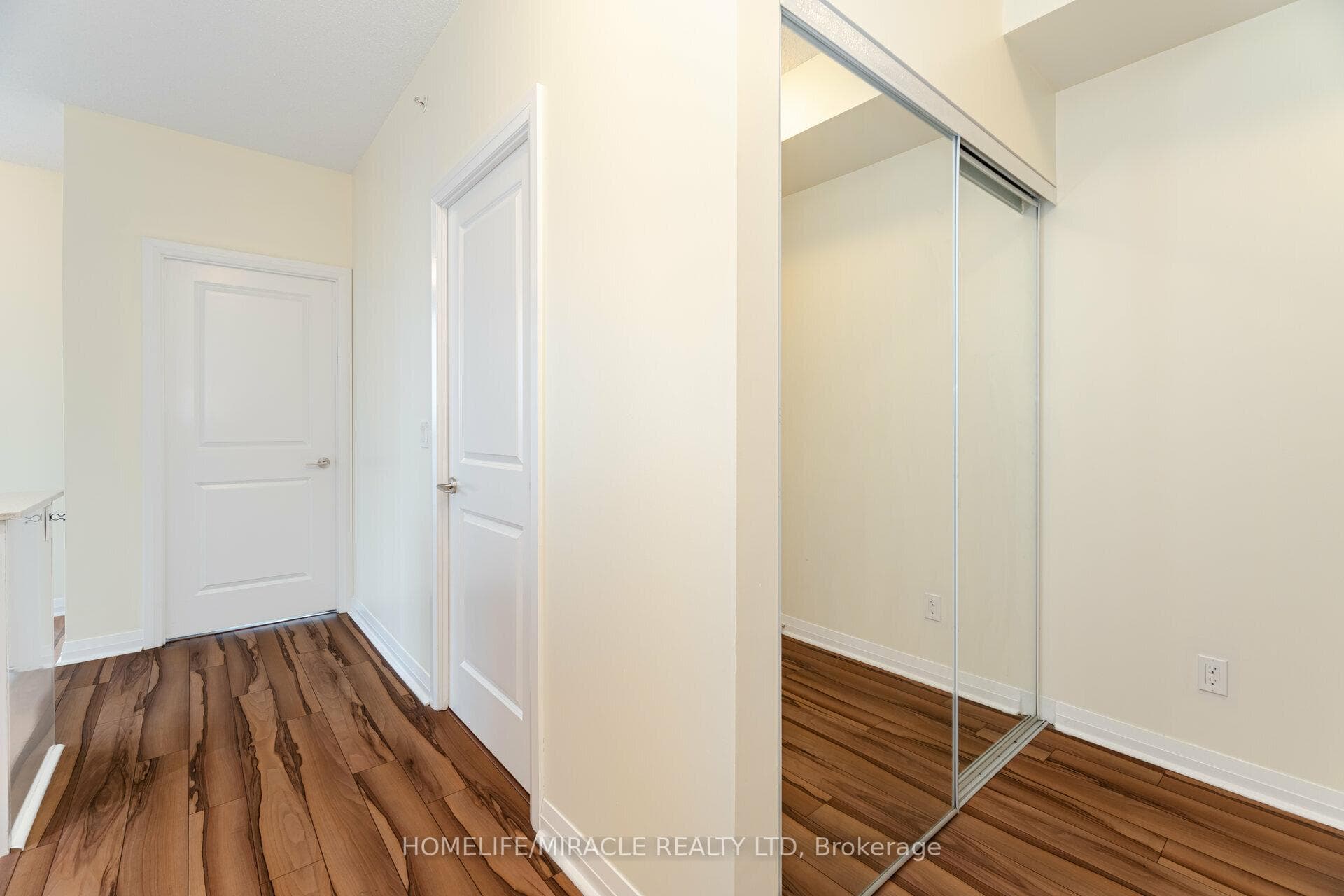 55 Eglinton Avenue Unit 602 photo 9