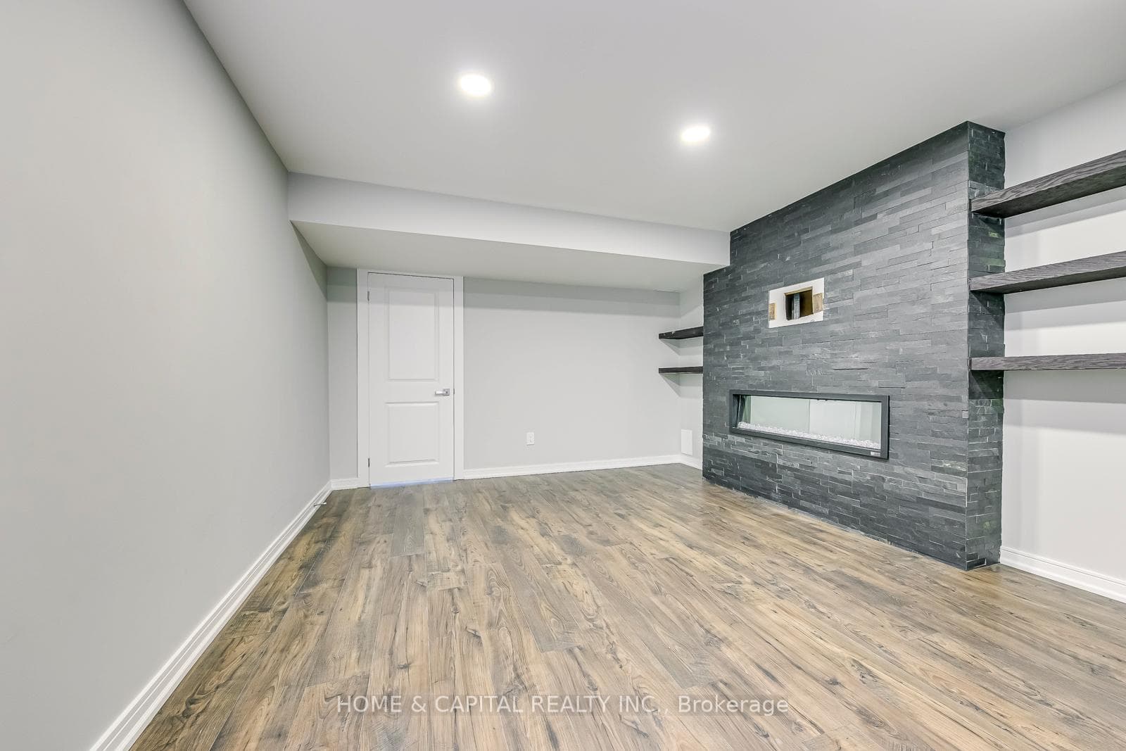 689 Gervais- Lower Level Terrace photo 8