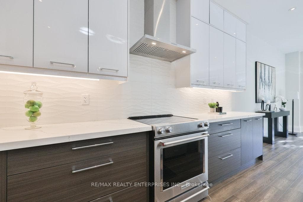 15A Tecumseth Avenue photo 10