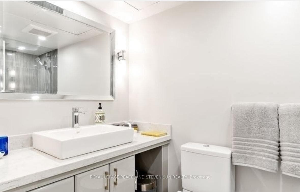 55 Harbour Square Unit 912 photo 12