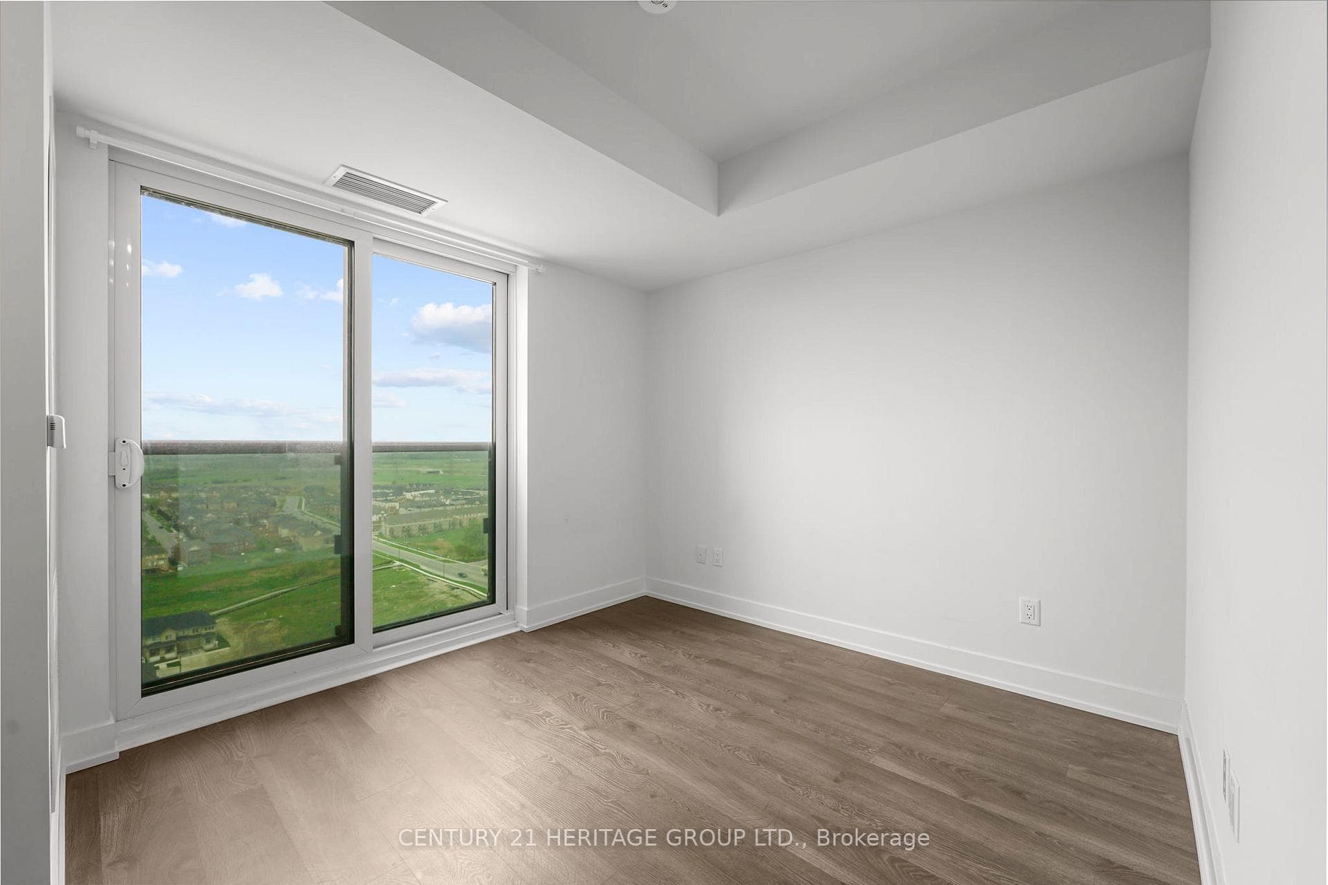 2550 Simcoe Street Unit 2203 photo 17