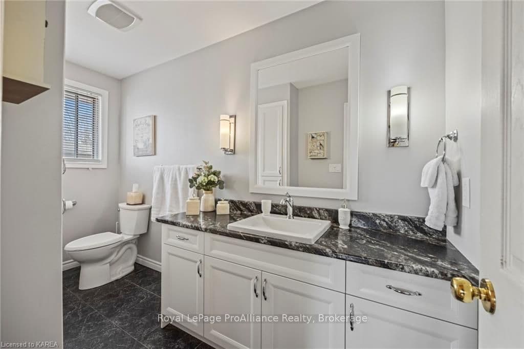 686 HARROW Place photo 17
