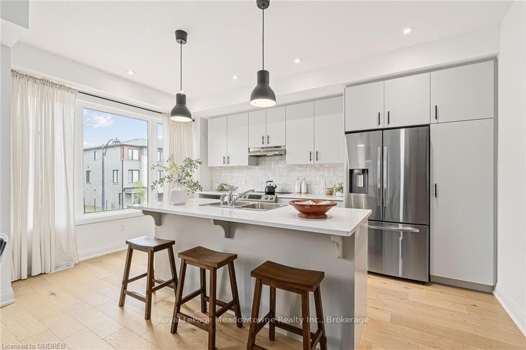 49 HUMBERSTONE Drive photo 2