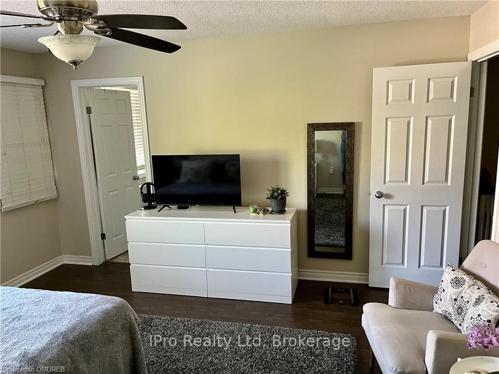60 CLOVERLEAF Drive Unit 40 photo 11
