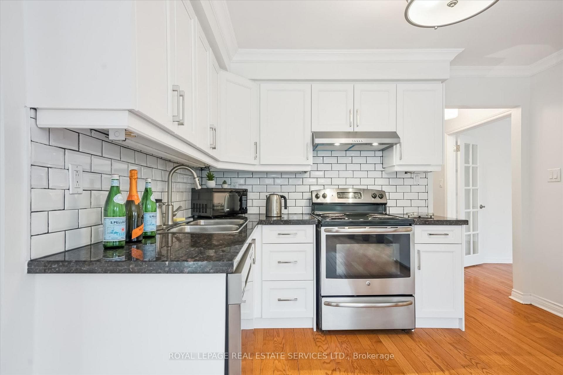 Well-Appointed Gourmet Kitchen with S/S Appliances