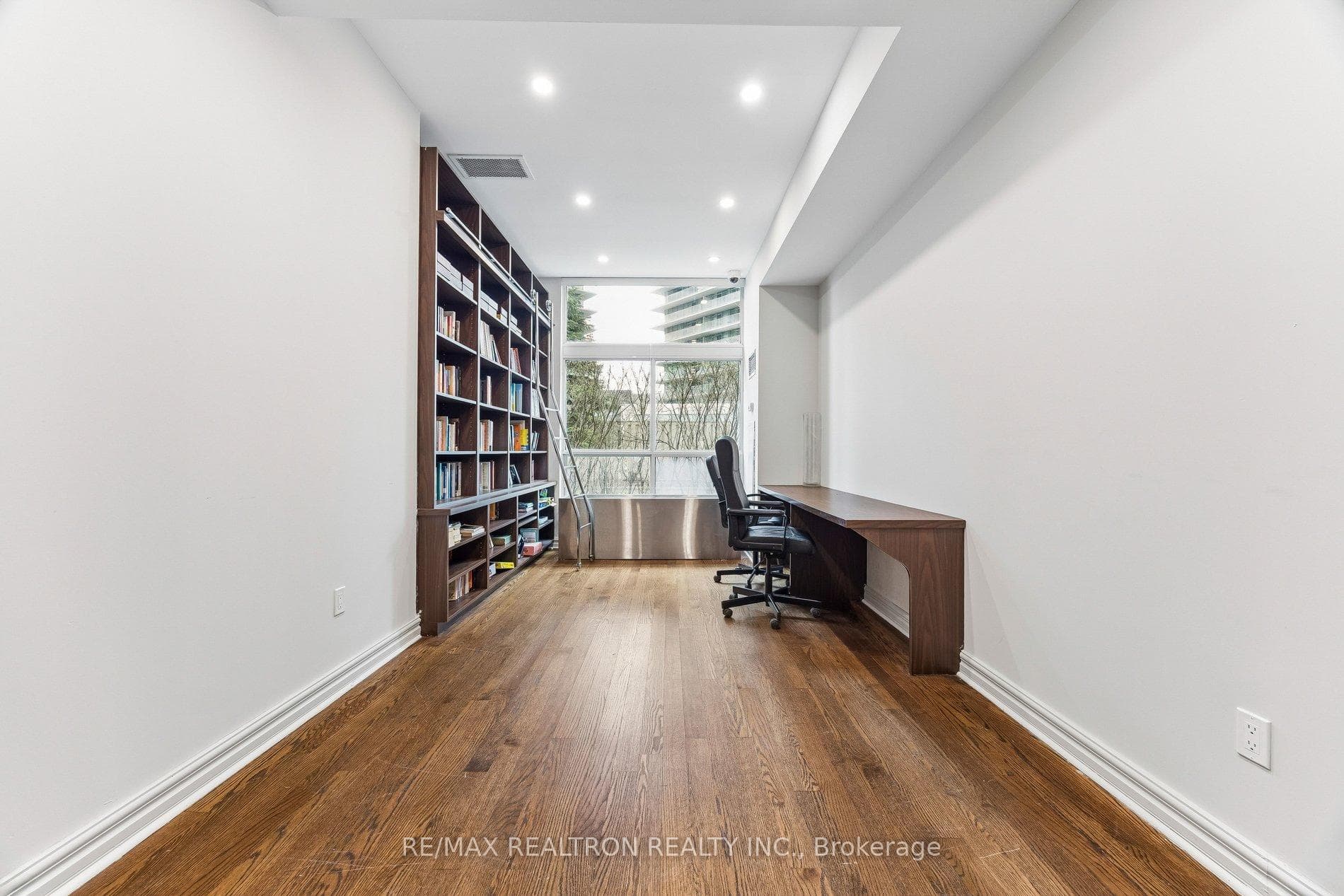 23 Lorraine Drive Unit 1602 photo 39