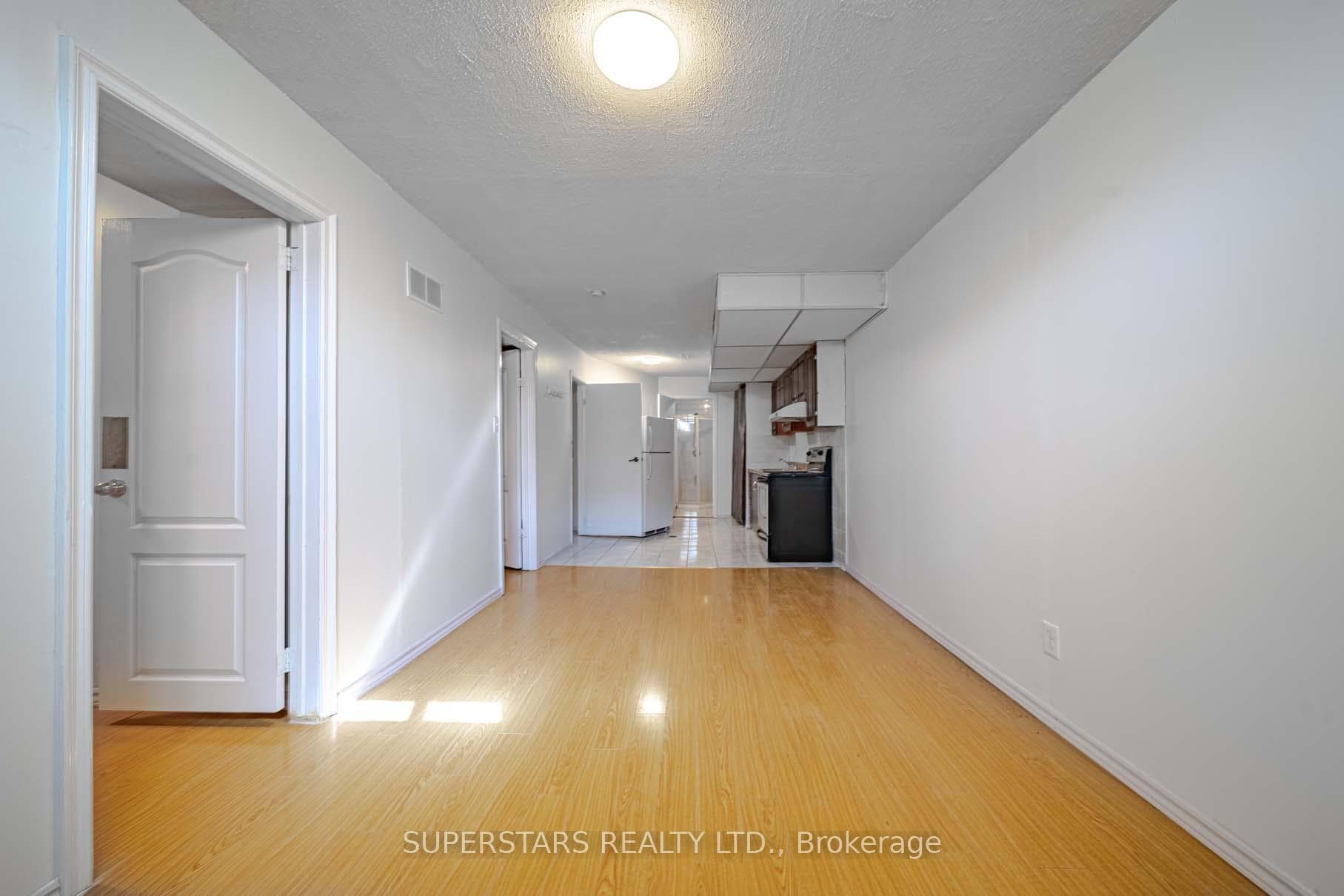135 Appleby Crescent photo 30
