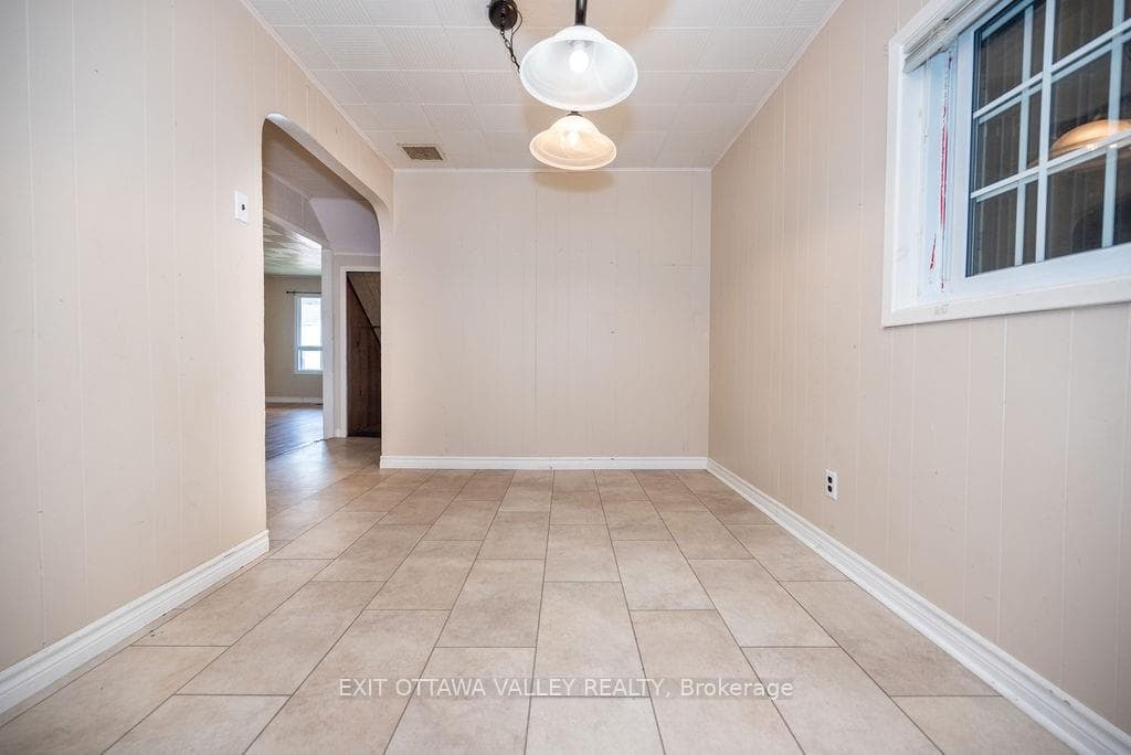 30 ALDER Crescent photo 14