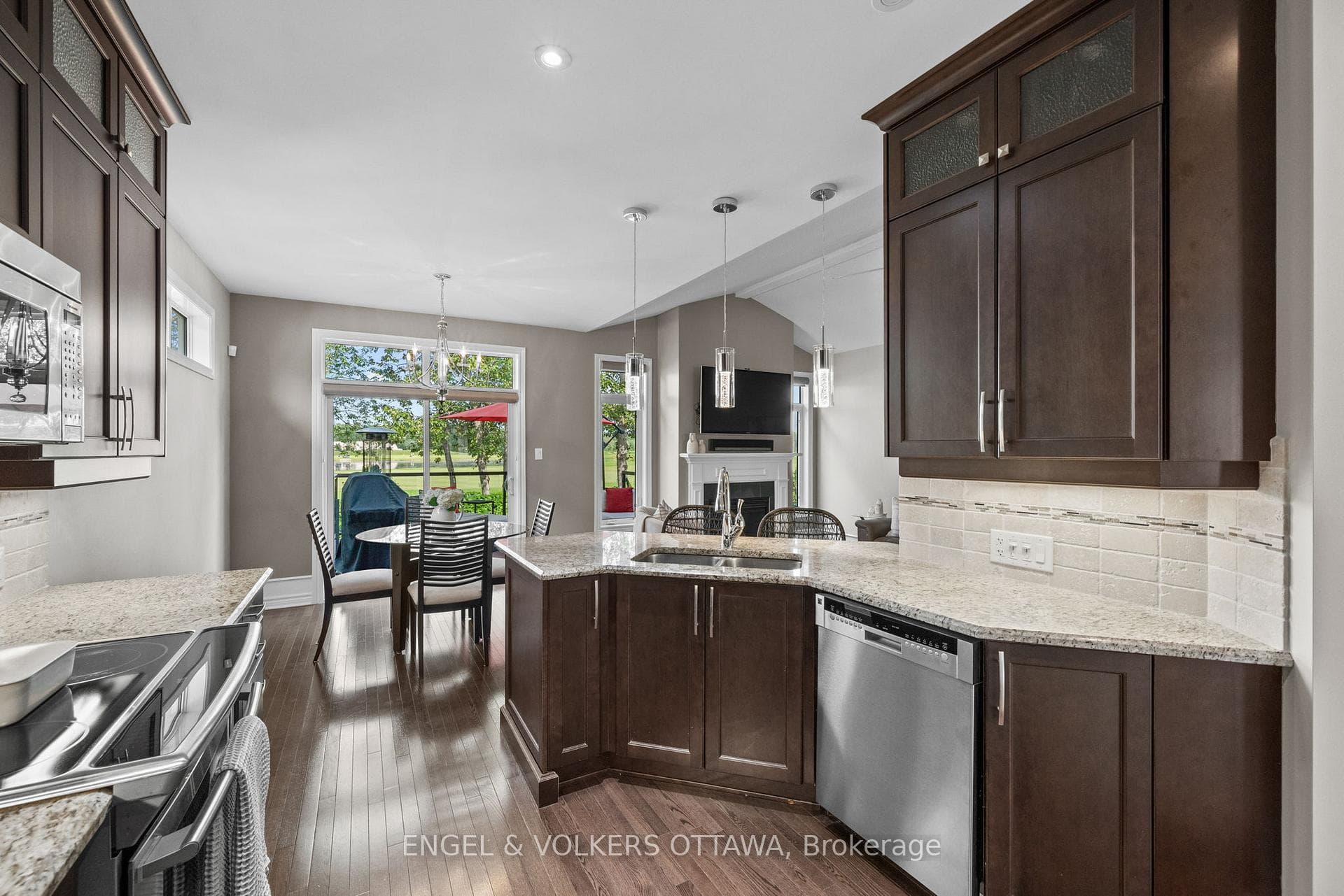 112 Equinelle Drive photo 18