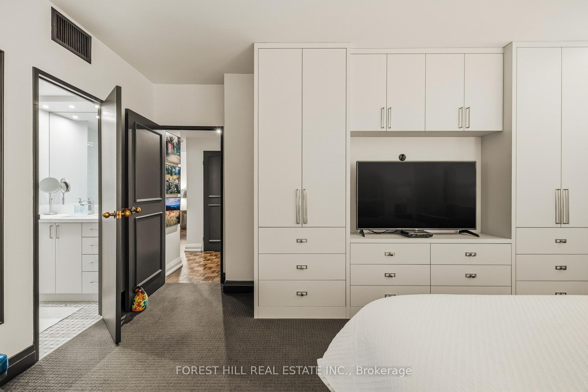 616 Avenue Road Unit 402 photo 15