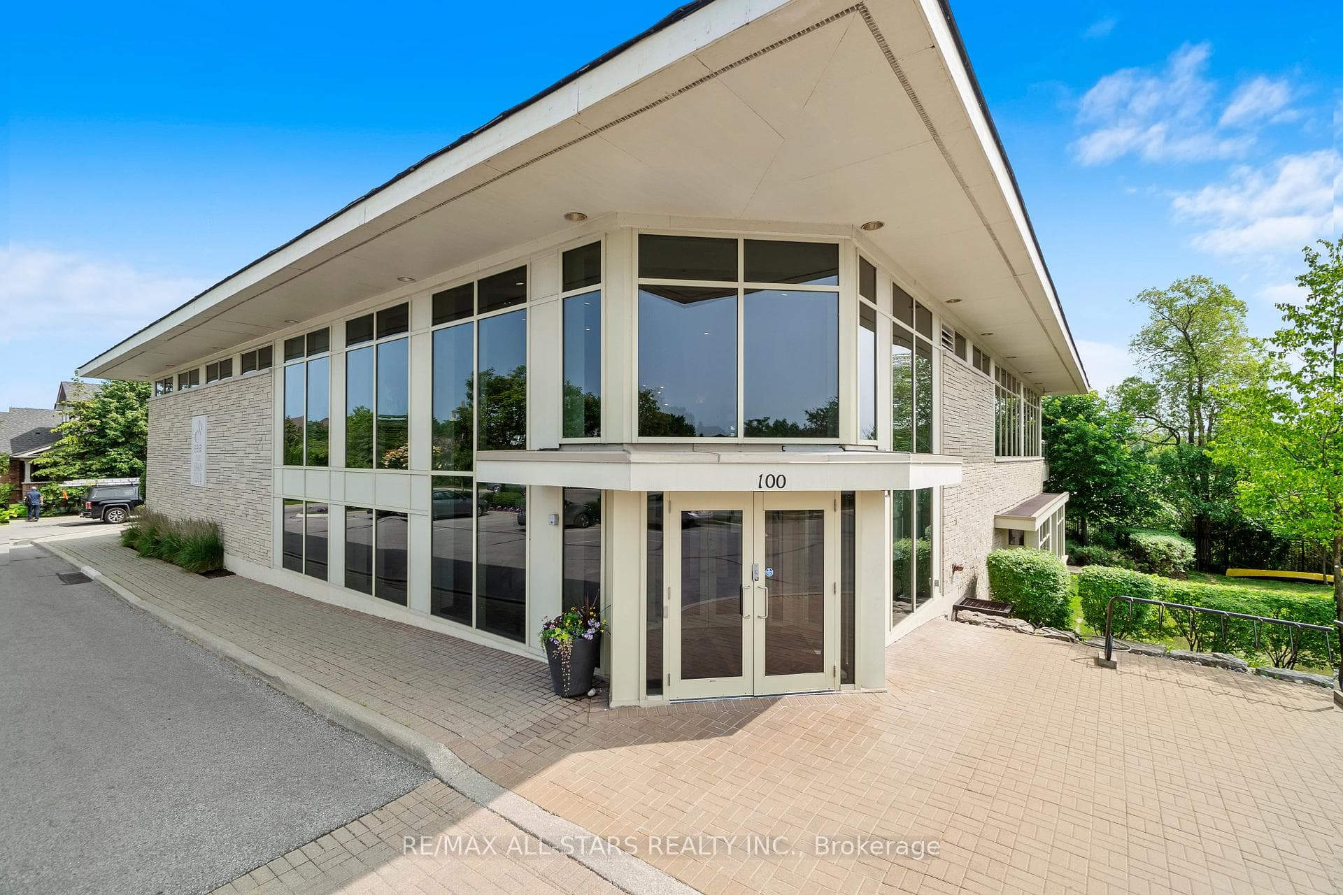 81 Celebrity Greens Way photo 38