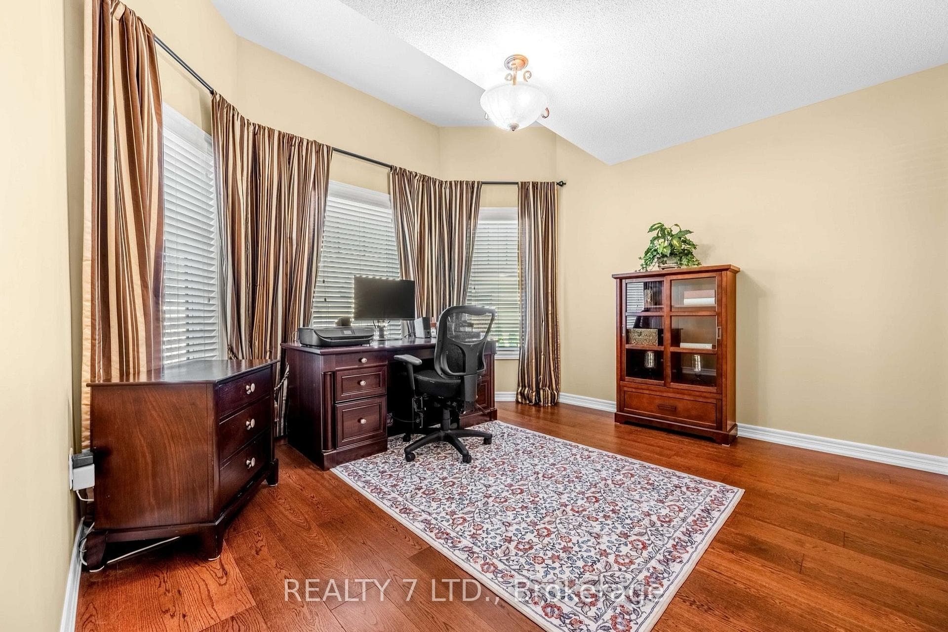 3217 Swiss Court photo 34