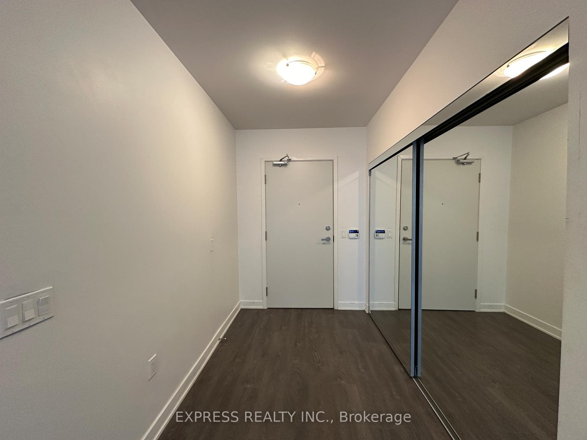 99 Broadway Avenue Unit 516 photo 6