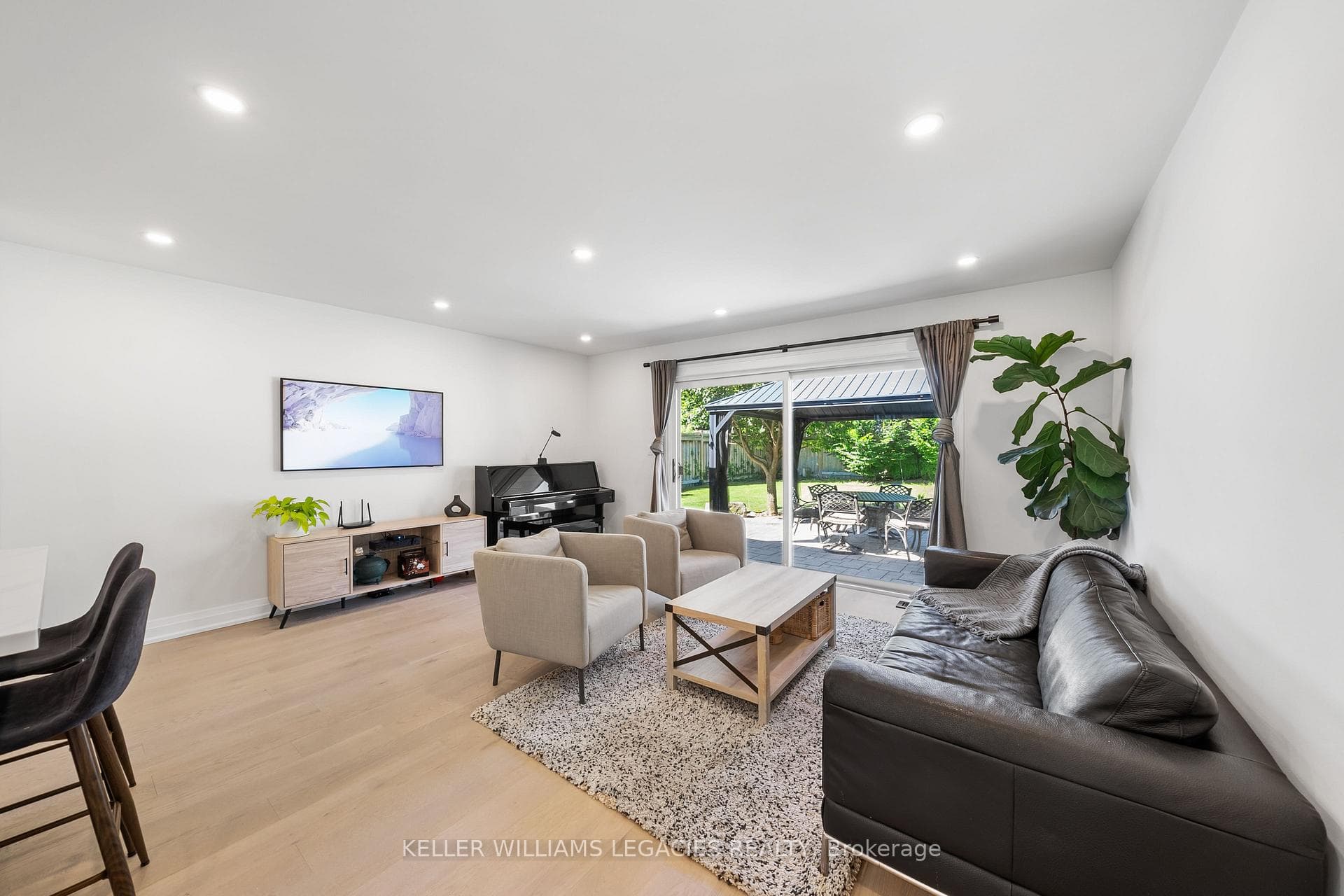 18 Plainsman Road photo 8