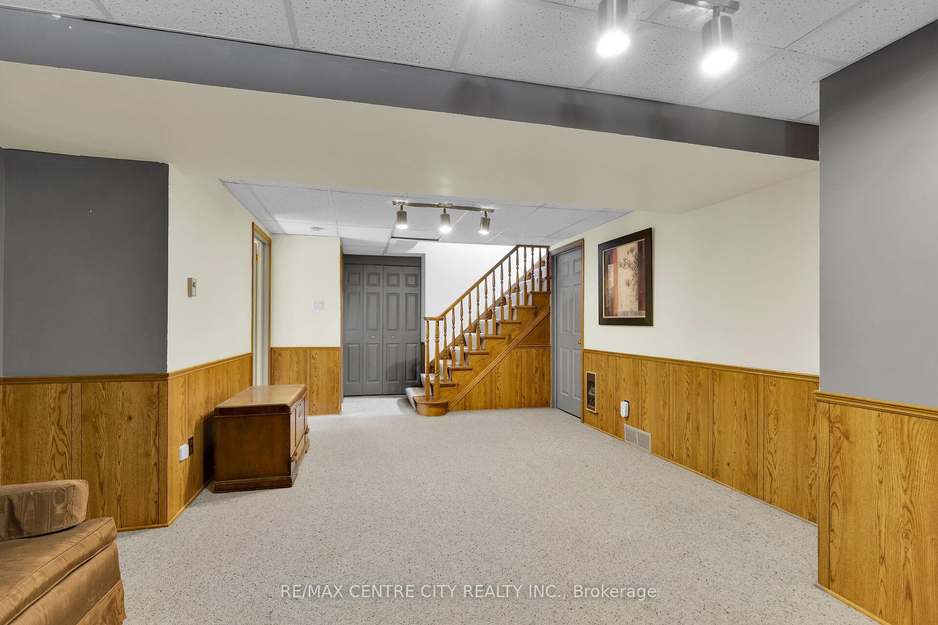 439 Grosvenor Street photo 31