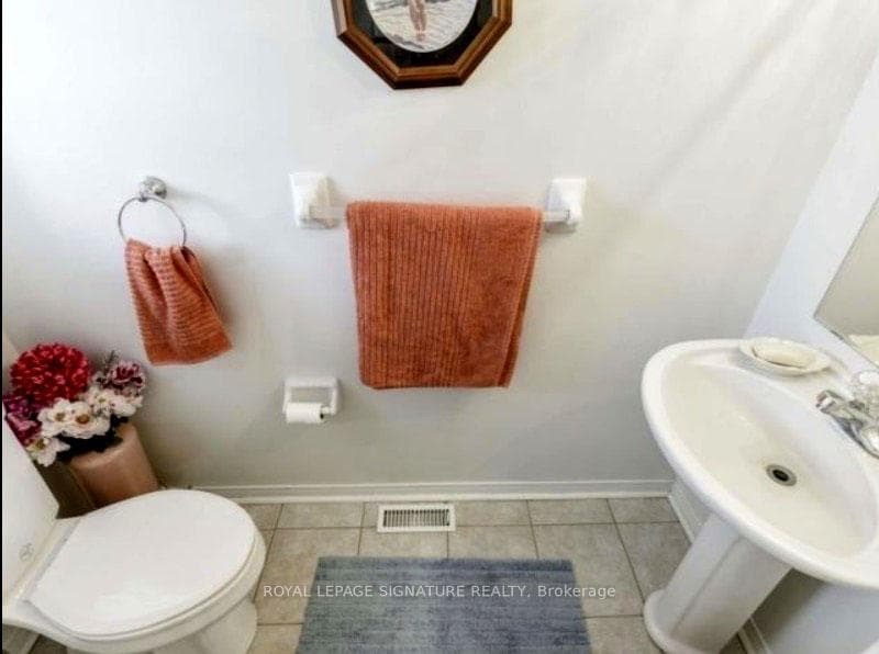1565 Woodhenge Way photo 8